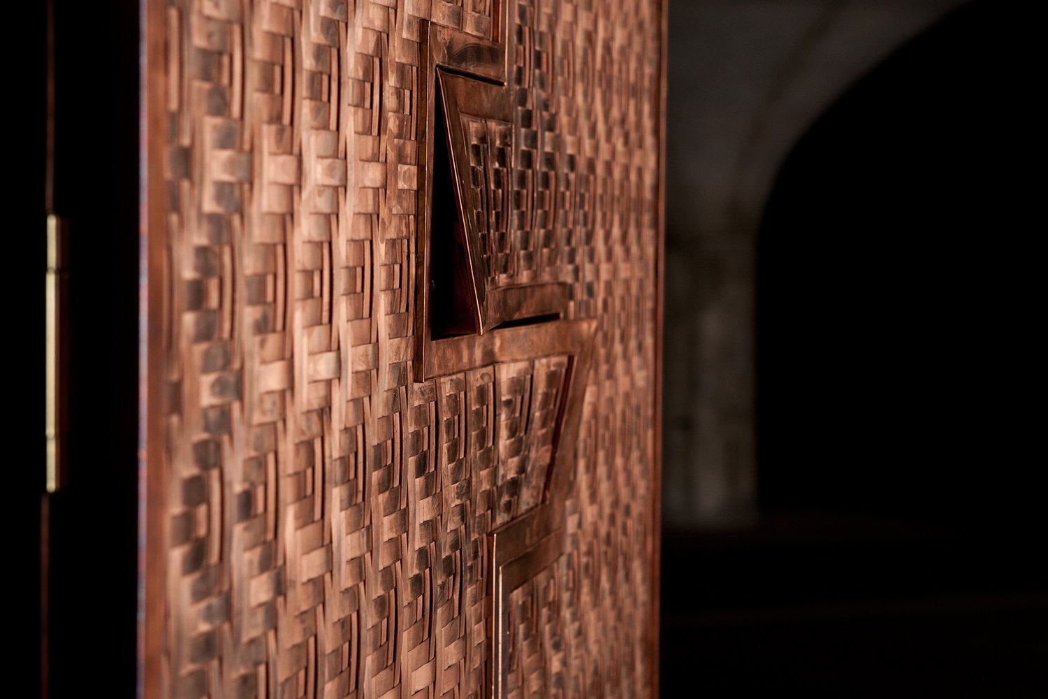copper_woven_wardrobe_detail_close_up_handle_furniture_michael_gittings_studio.jpg