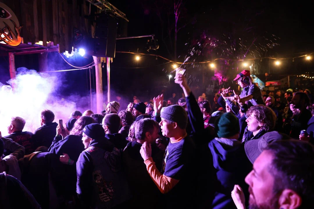 crowdShot-fromthepit666.jpg