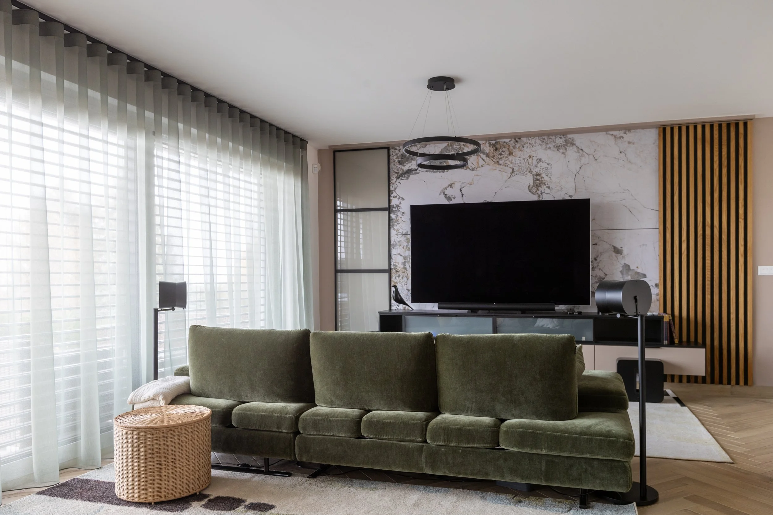 R6M26975-HDR.jpg