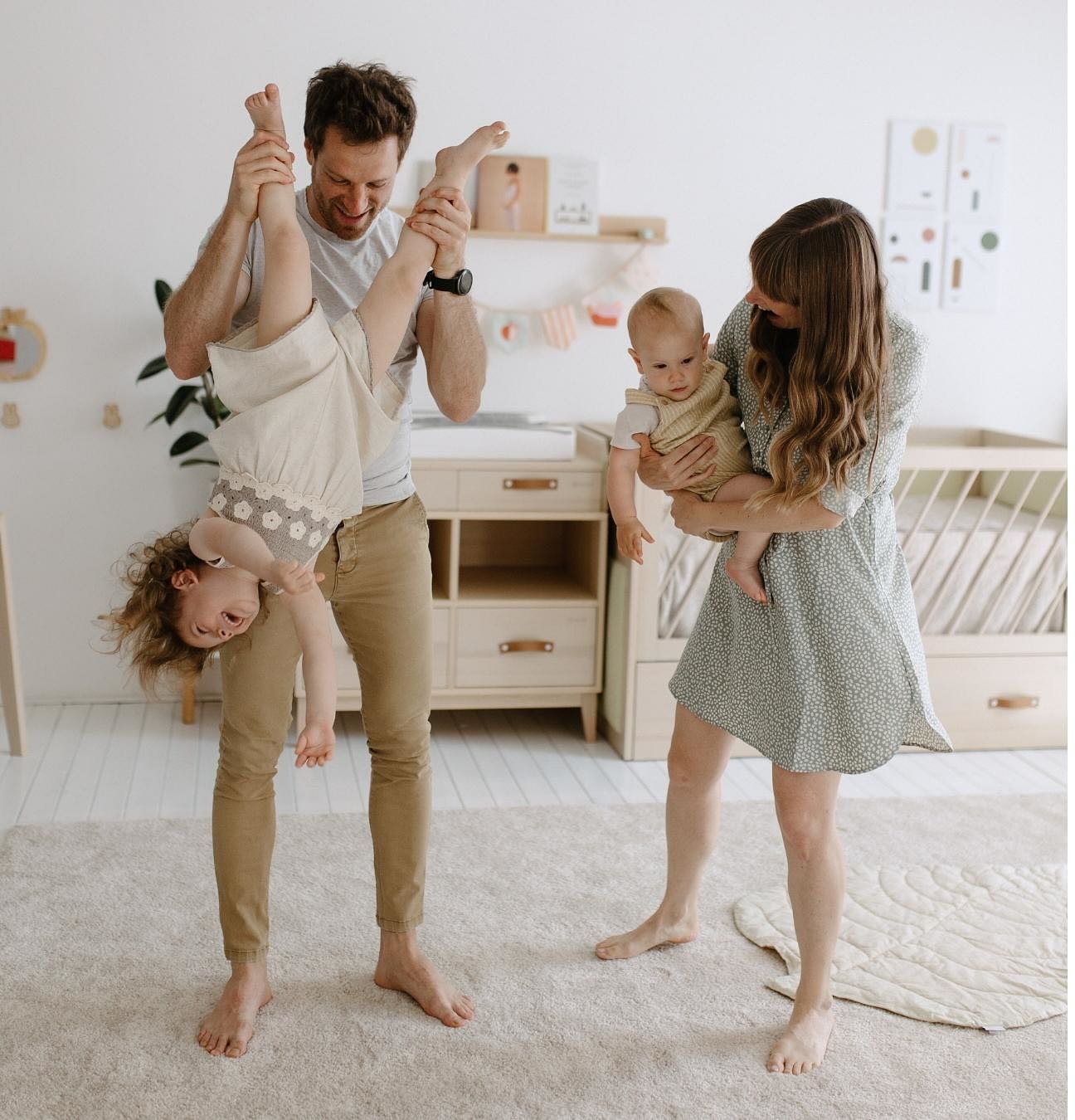 F A M I L Y - Zs&oacute;fi, Bence, Bogi &eacute;s Buda✨

Ha azt mondom igazi csal&aacute;di pillanatokat szeretn&eacute;k nektek meg&ouml;r&ouml;k&iacute;teni, akkor ilyenekre gondolok.☺️

Zs&oacute;fi&eacute;kkal kipr&oacute;b&aacute;ltuk (&eacute;s