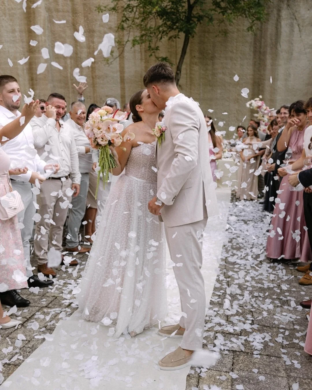 W E D D I N G - Imola&amp;Tomi✨

Helysz&iacute;n: @bolyki.pinceszet 
CM: @myweddinghost 
Vide&oacute;: @closerweddingfilm
Menyasszonyi ruha: @daalarnaofficial