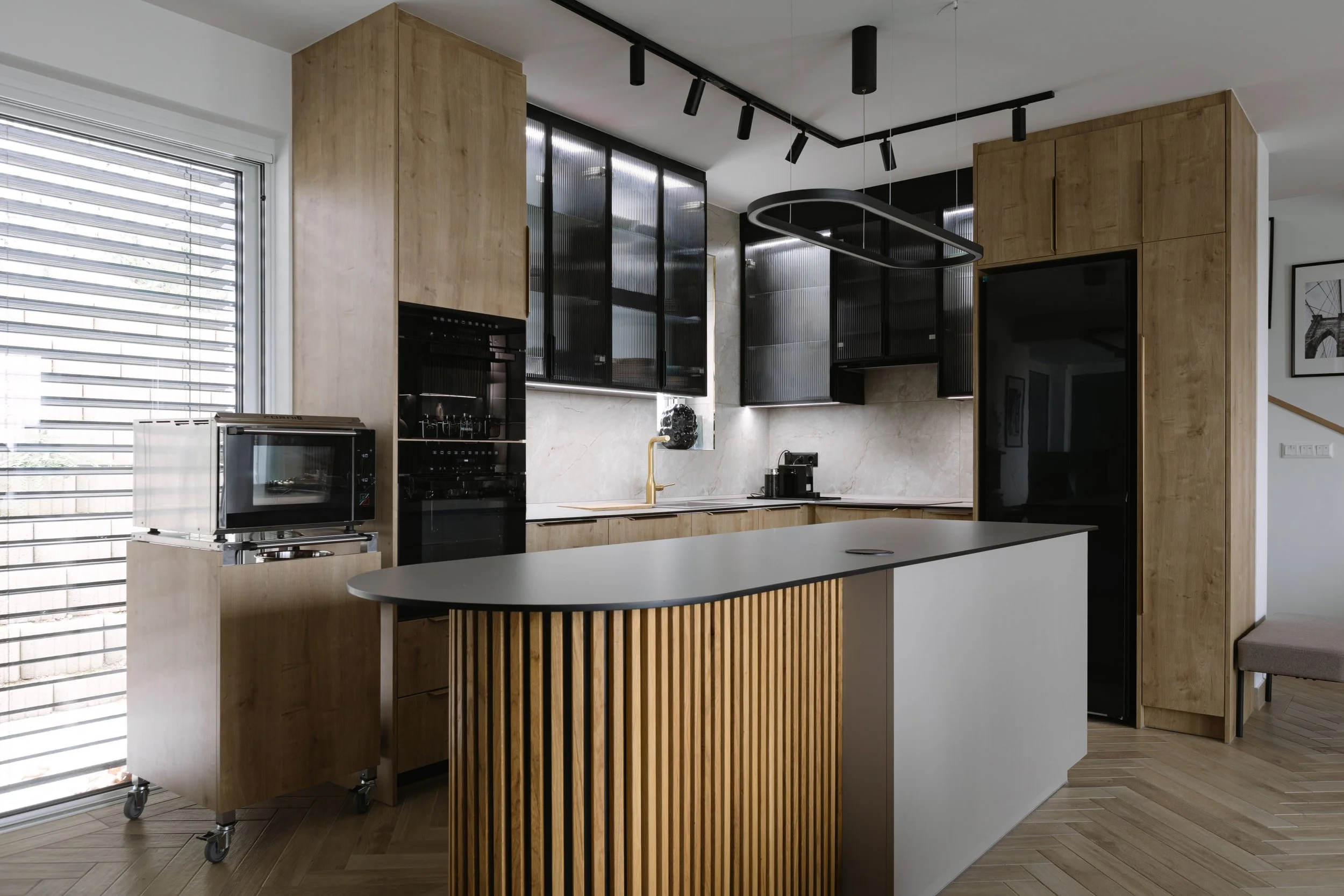R6M26990-HDR.jpg