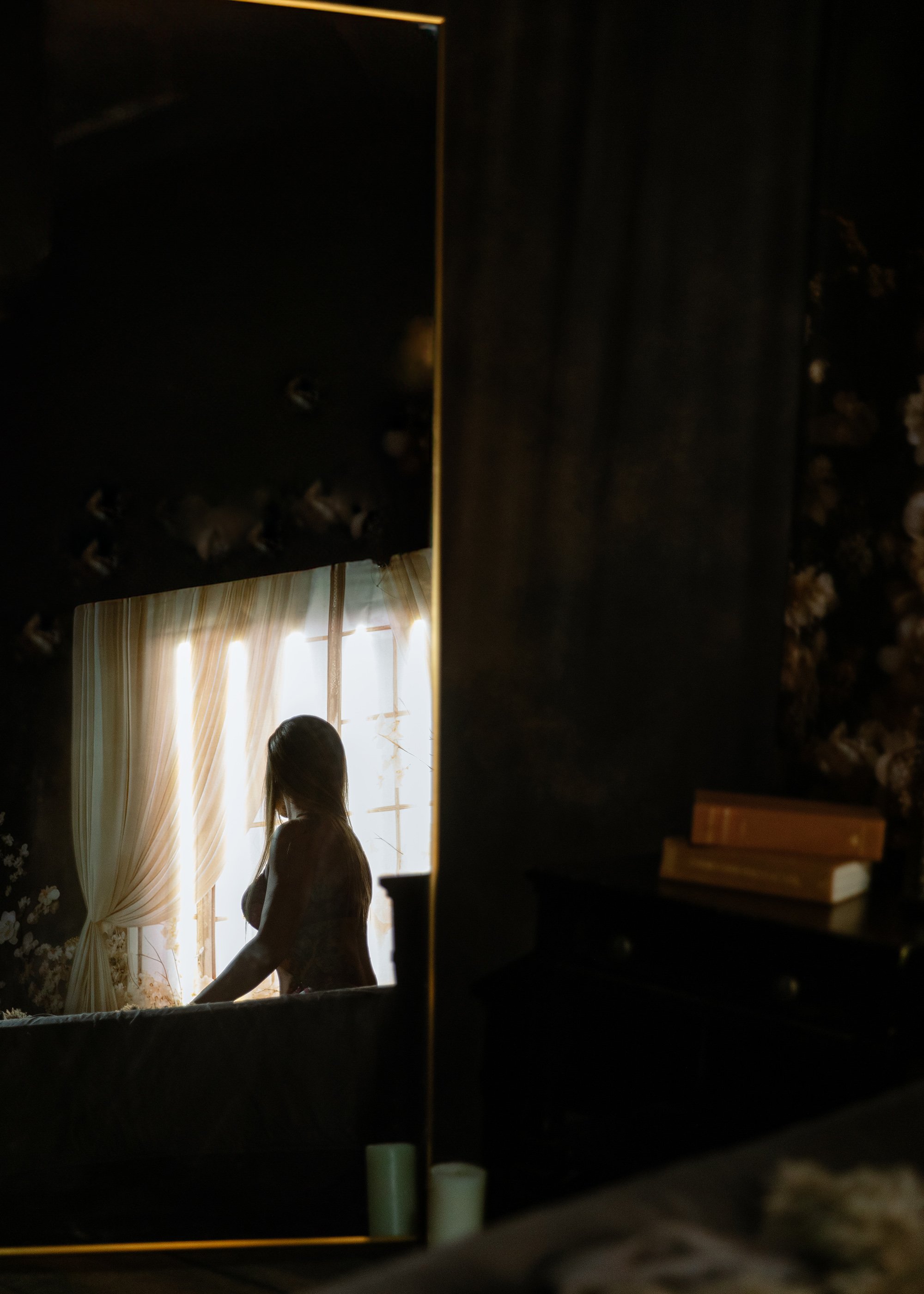 Silhouette photography in Boudoir studio
