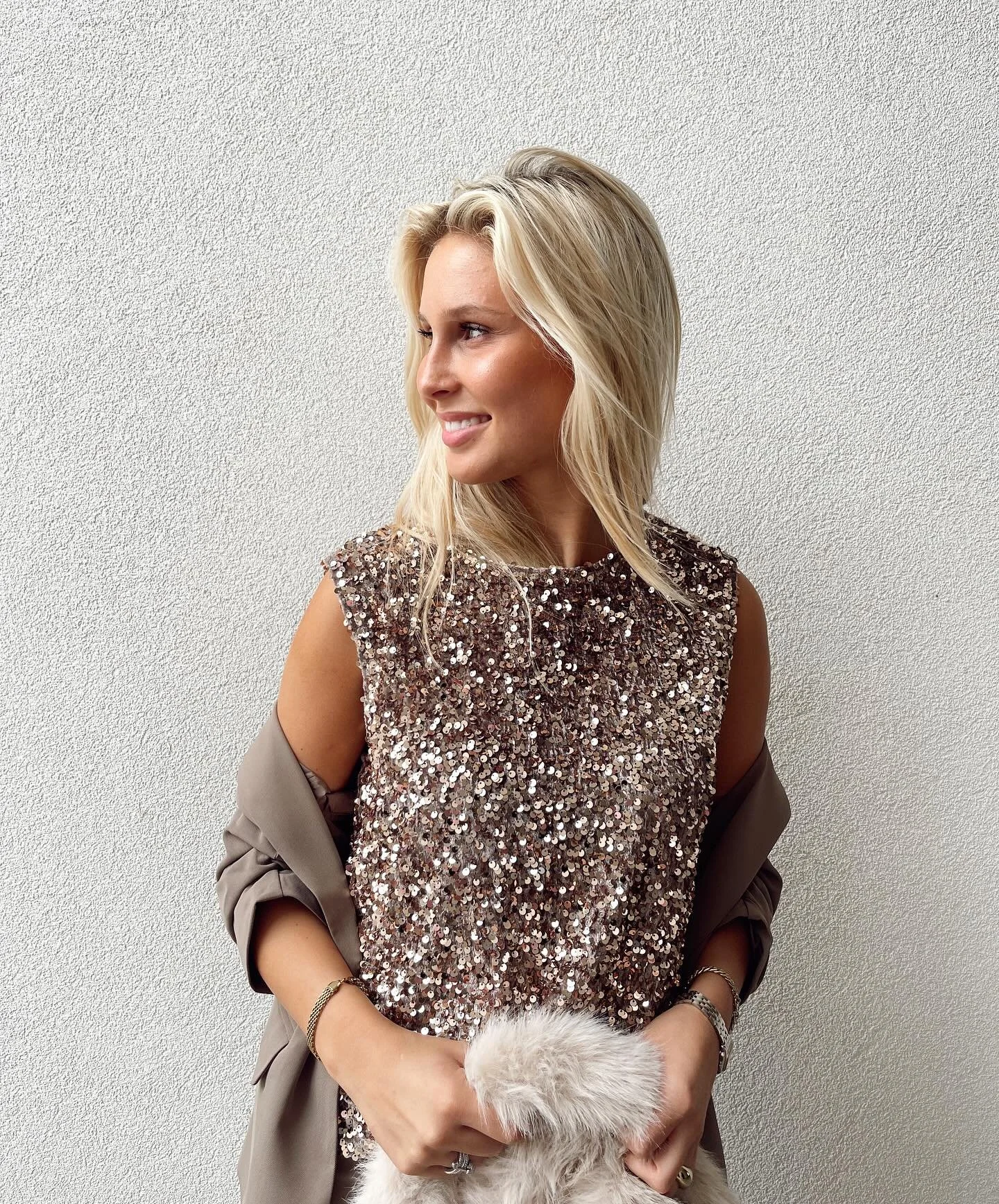 There she glows again 🤎 #FW25 #Dominiqueenco