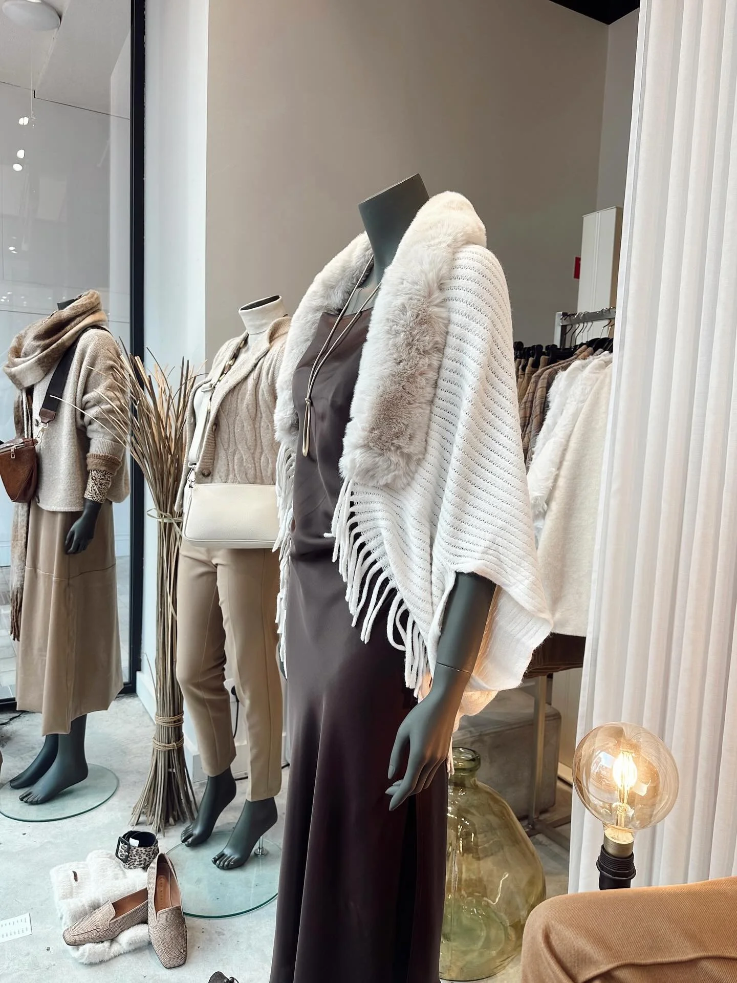 New fall window 🍂 #FW25 #Dominiqueenco