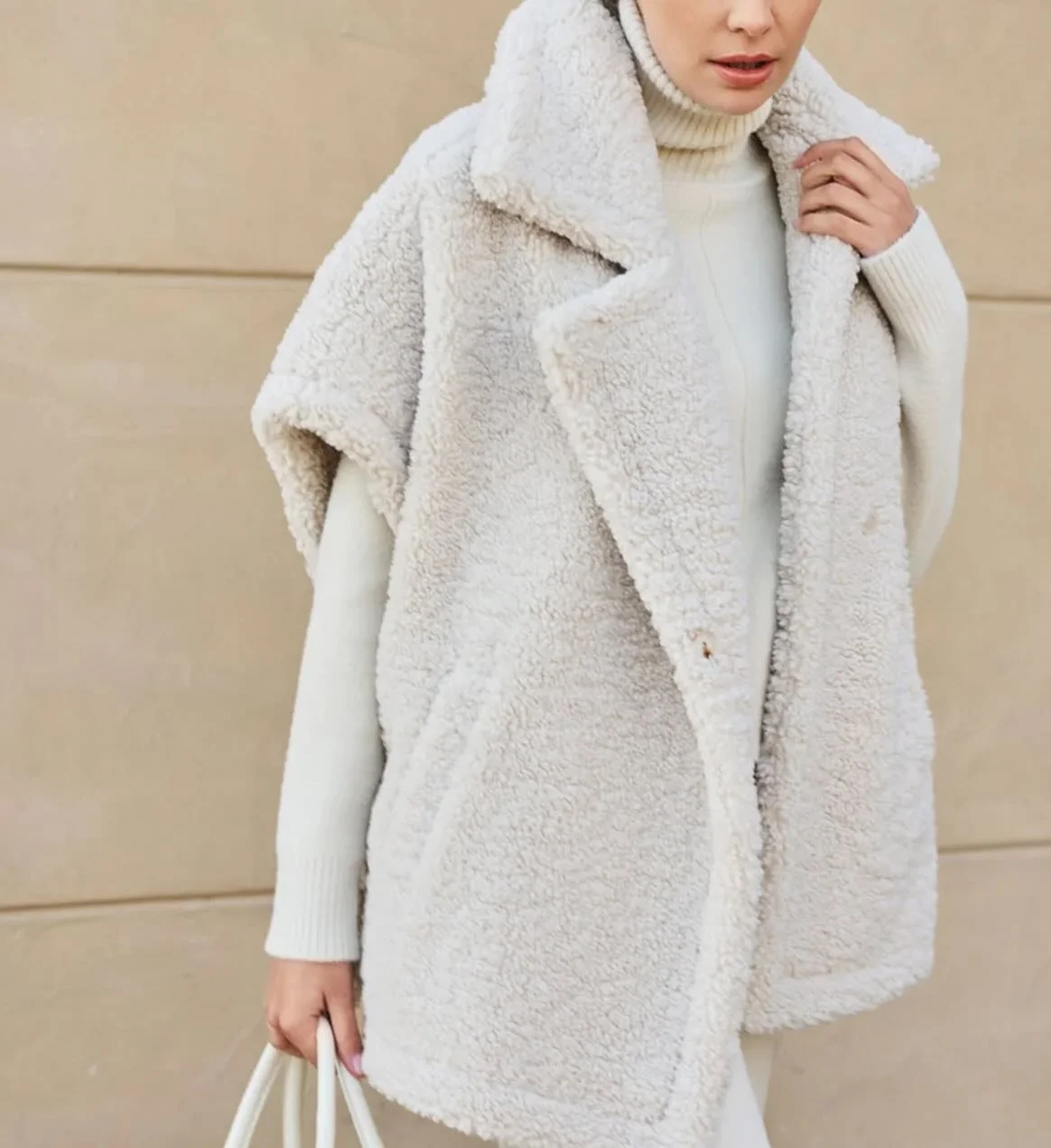 Ton sur ton 🤍
#FW25 #Dominiqueenco