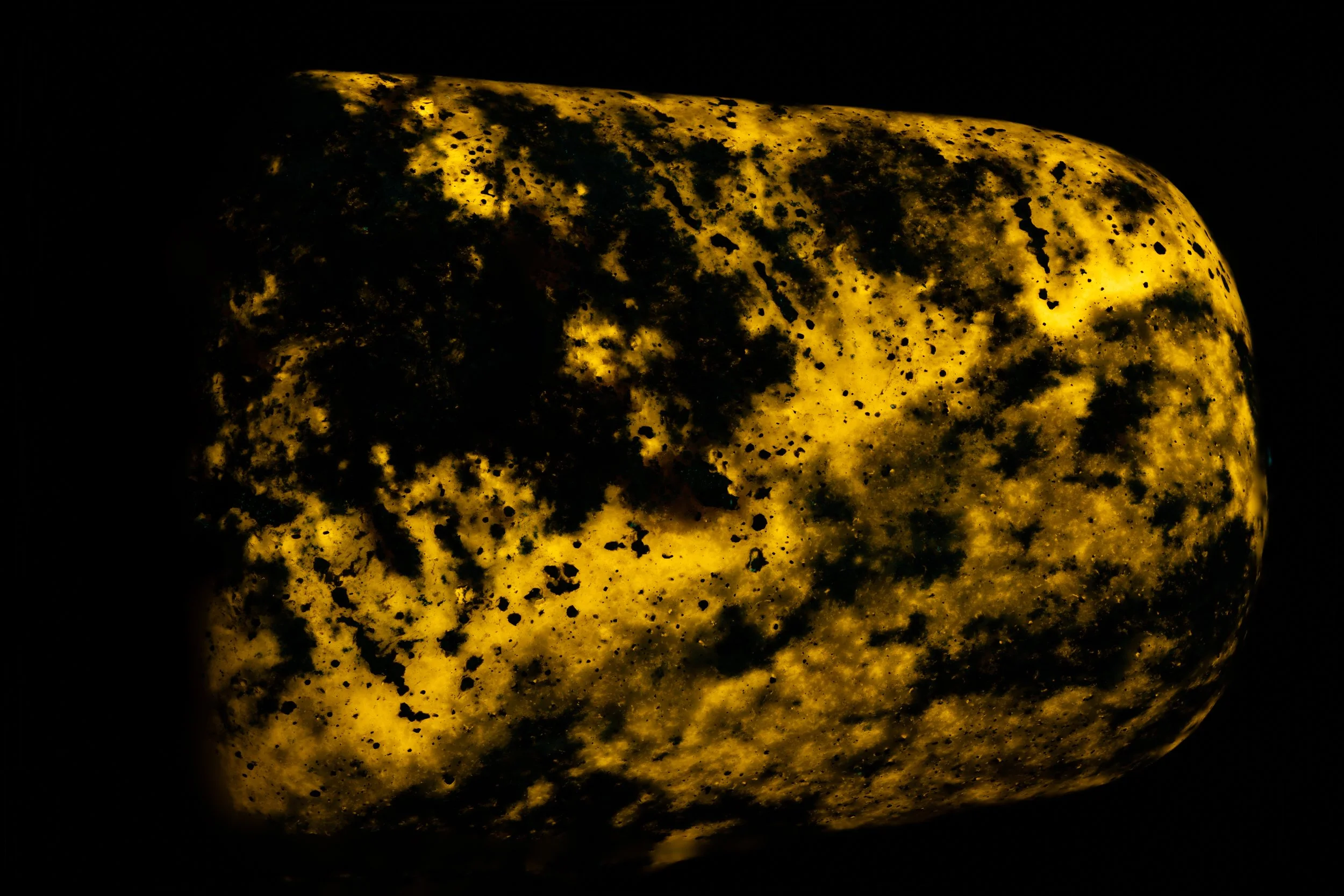 Lapiz Lazuli 365nm (Stacked).jpg