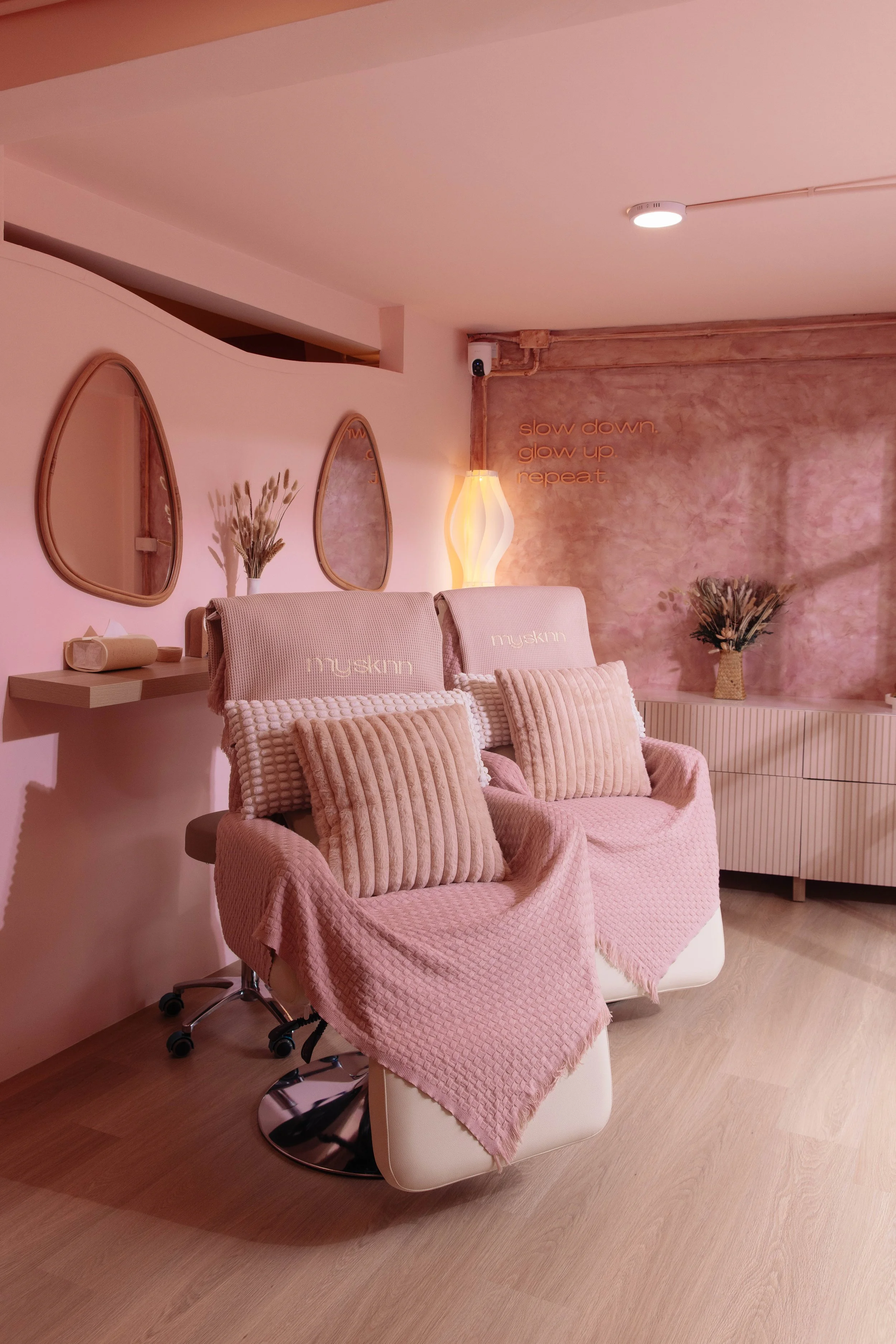 my sknn Bangkok, glow bar for facial massage