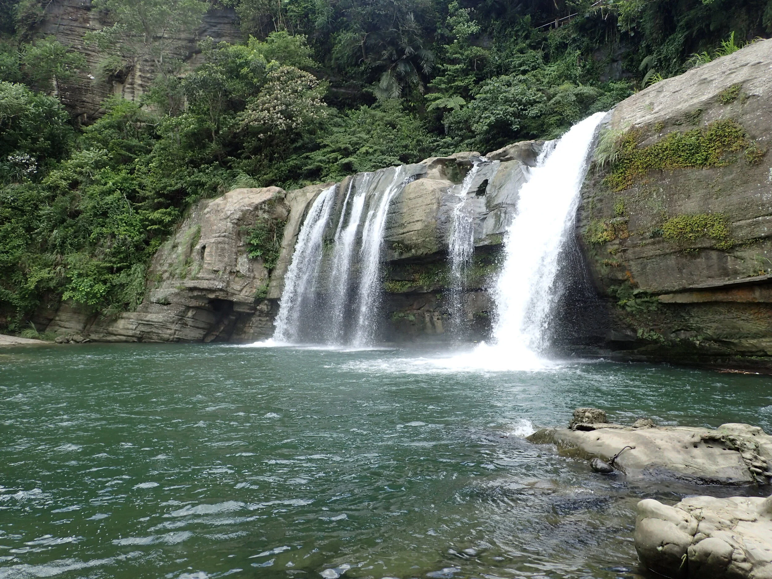 Ting Shao Kuang 自然回帰 Pingxi Valley Sites: Lingjiao and Wanggu: Waterfalls and