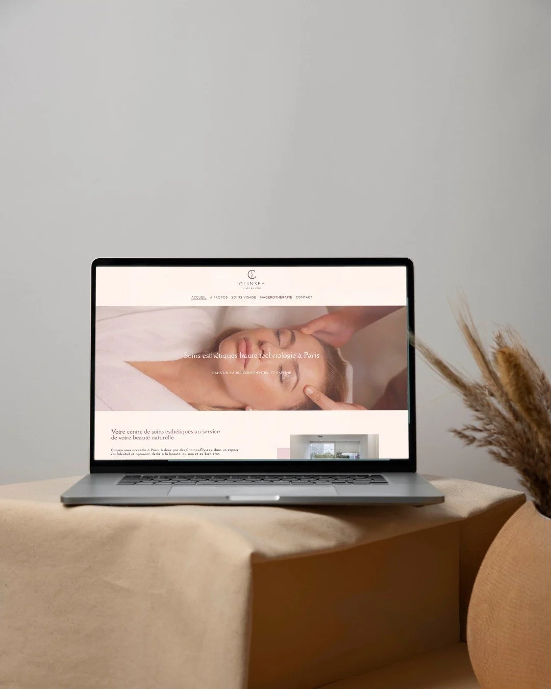 Cr&eacute;er un site web pour un centre de soins esth&eacute;tiques, c'est pas juste faire &quot;quelque chose de joli&quot;.

C'est traduire une atmosph&egrave;re. Faire ressentir, avant m&ecirc;me qu'on ait pris rendez-vous, ce qu'on va vivre en po