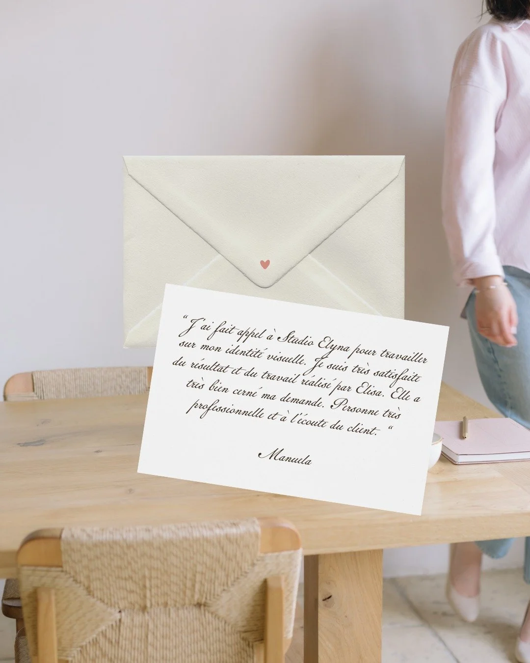 Ce message de Manuela r&eacute;sume tout ce que j'aime dans mon m&eacute;tier 🤍

Cr&eacute;er une identit&eacute; visuelle, ce n'est jamais juste assembler des formes et des couleurs.

C'est comprendre l'&acirc;me d'un projet. &Eacute;couter. Tradui