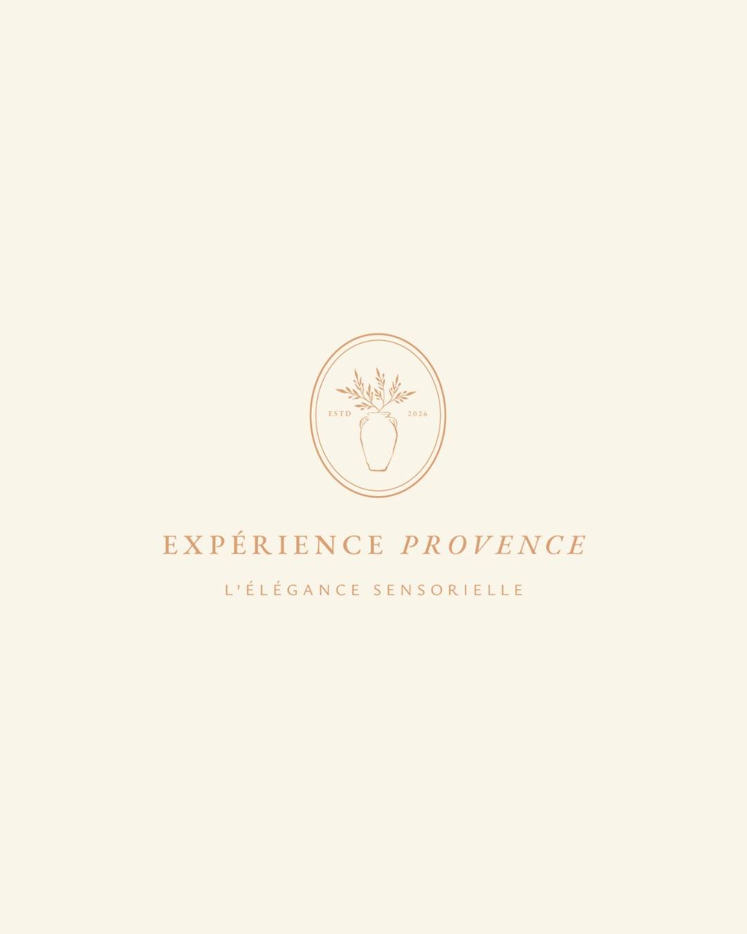 Le logo et la palette : l'essence de la marque

Derri&egrave;re chaque identit&eacute; visuelle, il y a des choix r&eacute;fl&eacute;chis qui posent les fondations de toute la communication.

Pour @experience.provence, j'ai cr&eacute;&eacute; plusieu