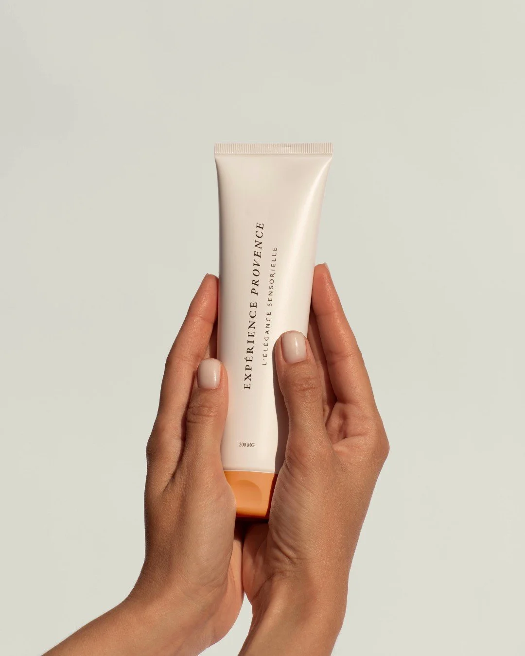 Ce que je fais au quotidien

Je suis graphiste sp&eacute;cialis&eacute;e dans l'univers de la beaut&eacute; et du bien-&ecirc;tre. Mon job ? Cr&eacute;er des identit&eacute;s visuelles qui parlent vraiment &agrave; votre client&egrave;le.

Du logo au