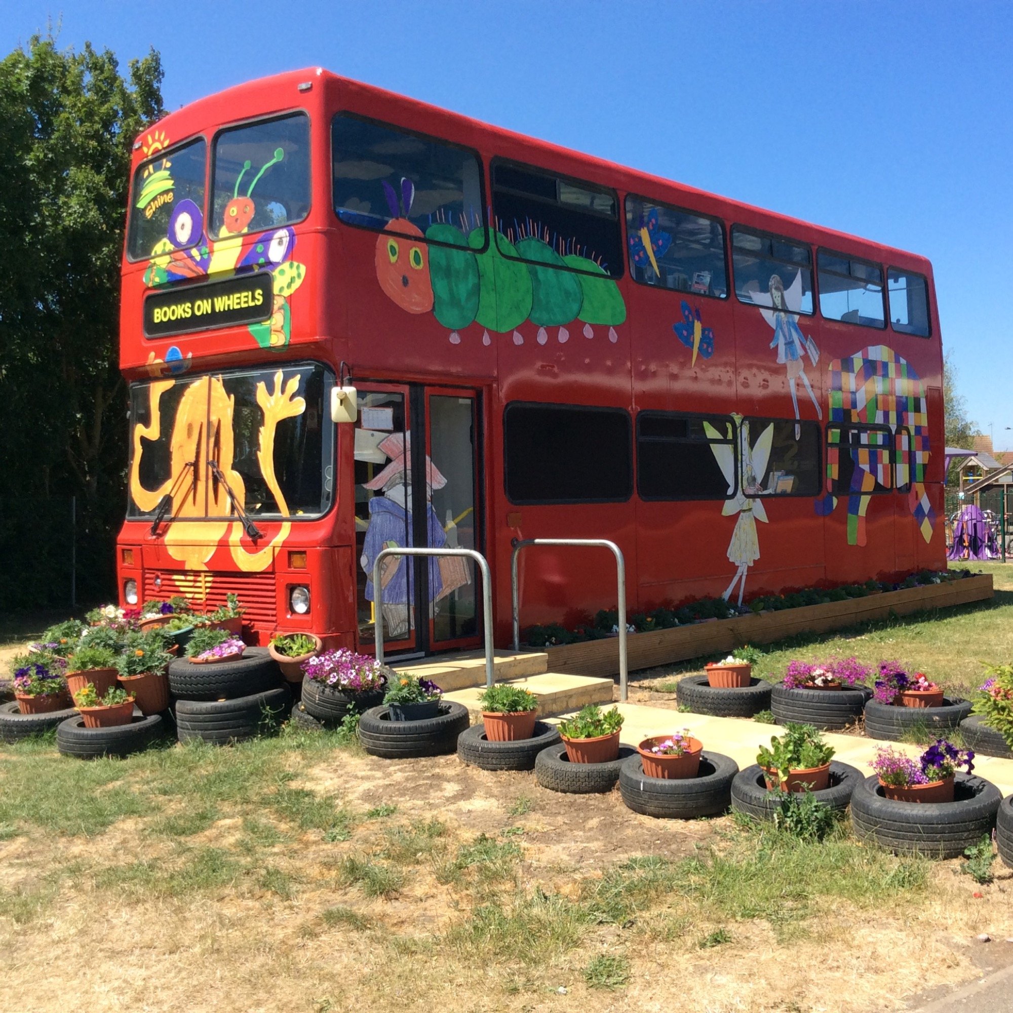 Fourfields Primary School Bus