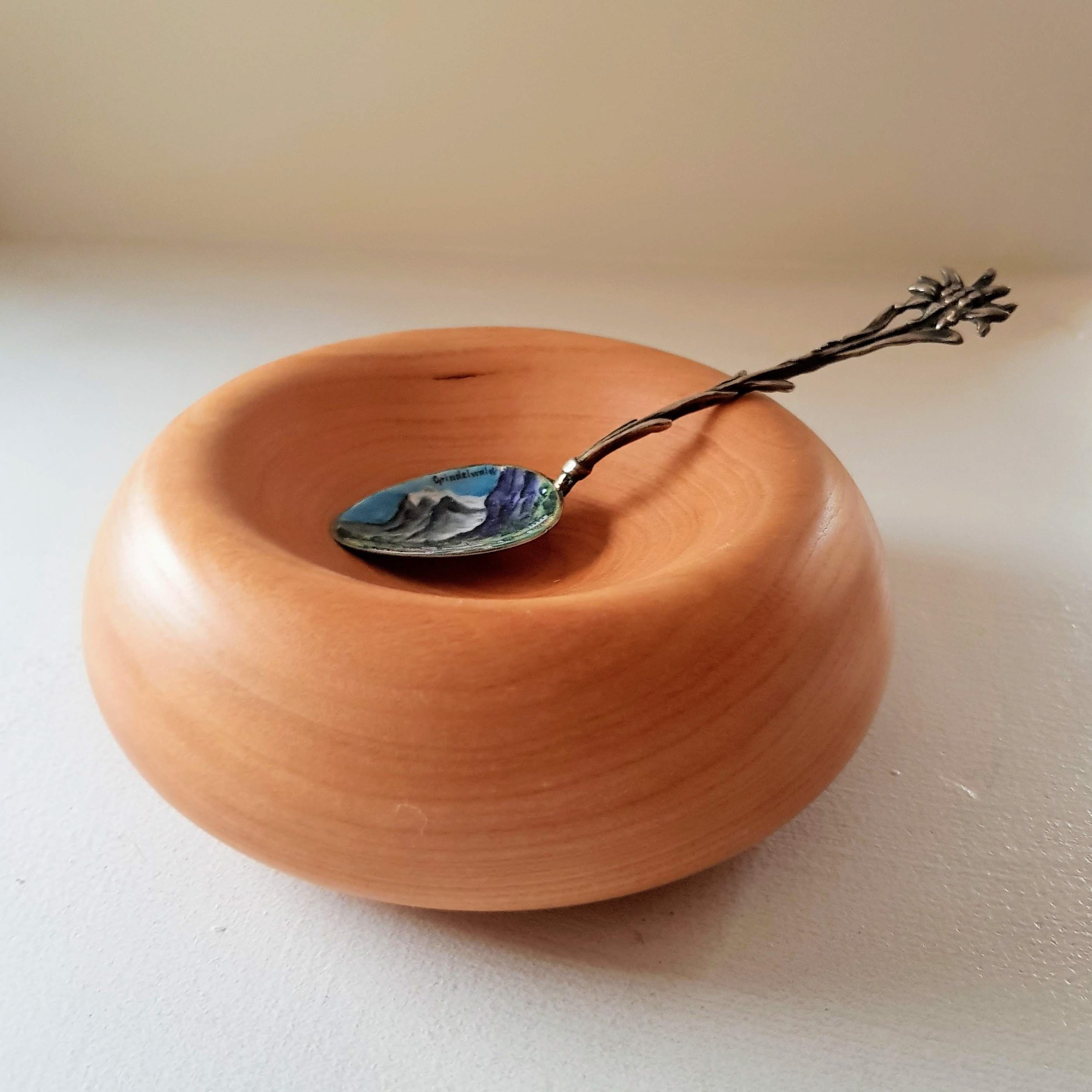 Pear and enamelled alpine spoon