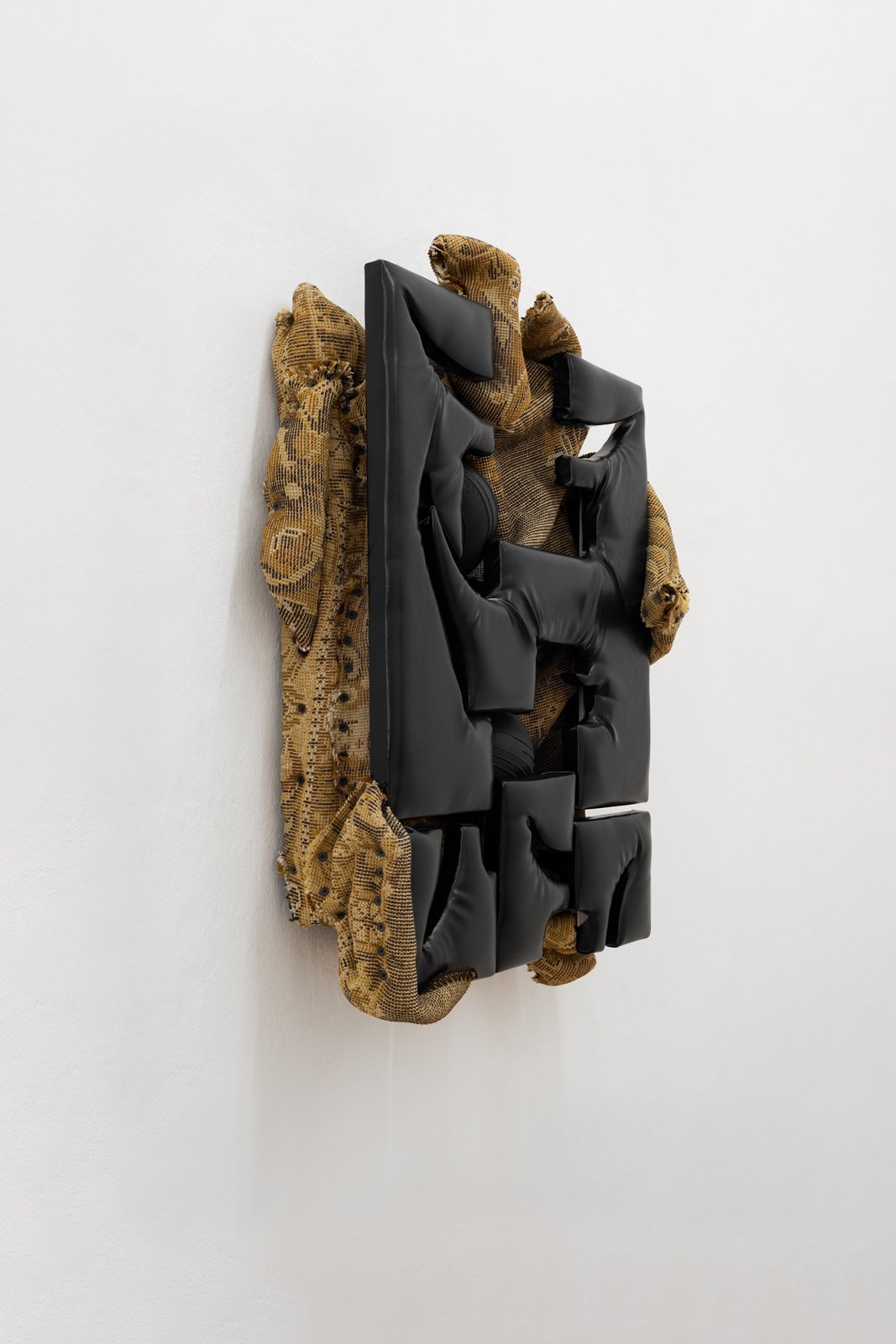 cezary_poniatowski_glimpse_setting_remains_clima_milan_1