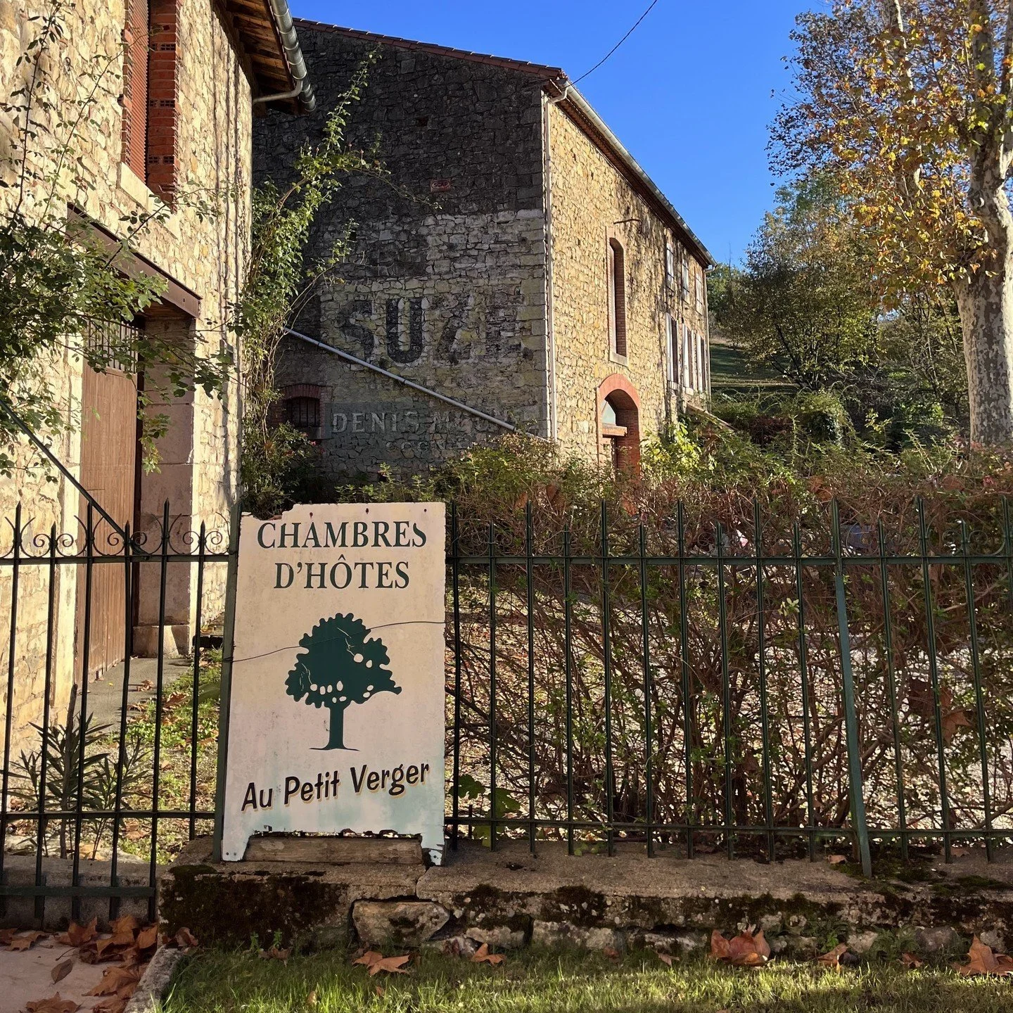 Experience the authentic rural life of France by immersing yourself in our boutique accommodations. Situated in small villages with populations ranging from 50 to 150, these locations offer you the chance to enjoy genuine mountain hospitality. #Authe