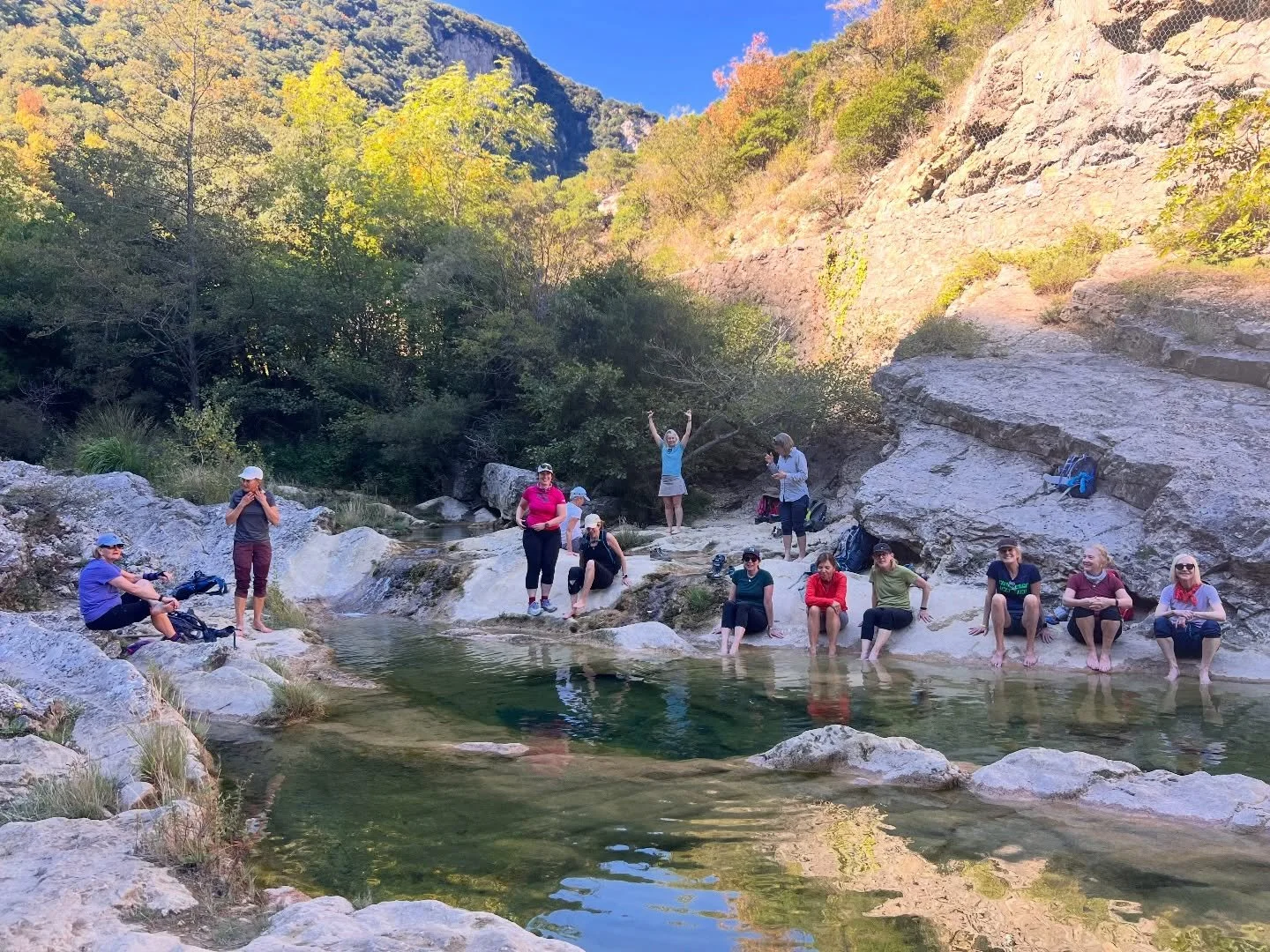 Taking a break from walking and dipping our toes at the majestic and beautiful Gorge de Galamus, a breathtaking natural site carved by water for millions of years. ✨🙌 The crystal clear waters running through the gorge, walking the road built in 1890