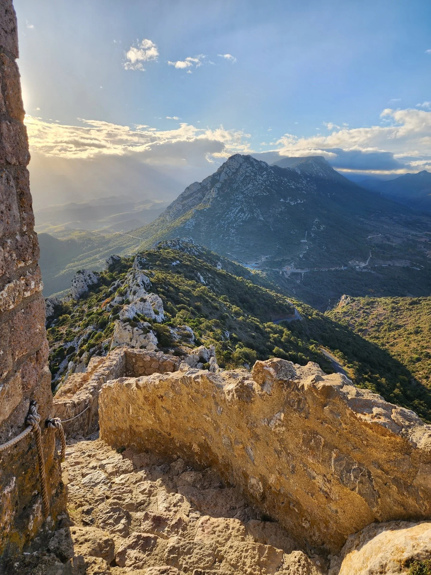 Standing high above the Corbi&egrave;res, Ch&acirc;teau de Qu&eacute;ribus offers one of the most dramatic viewpoints on the Sentier Cathare 🌄 This legendary castle marks the edge of Cathar country, where medieval history, wild landscapes and unforg
