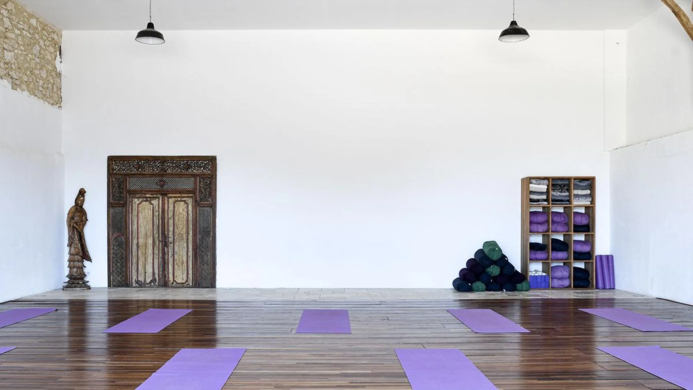 Embodied mindfulness and yoga