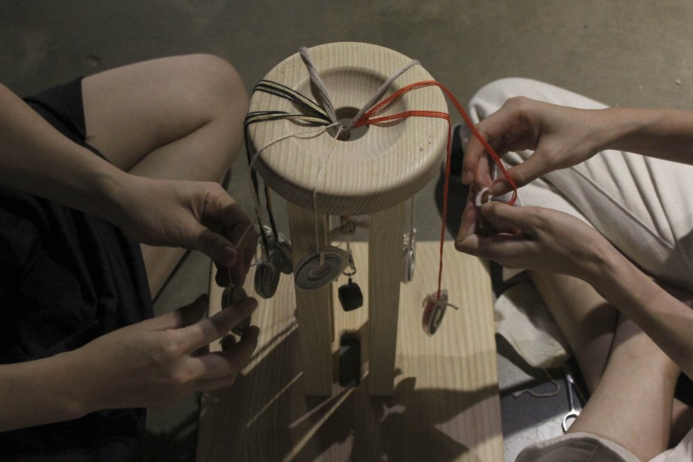 Braiding on the loom_WAX Atelier_Y.Thibault-Picazo-2023_web.jpg
