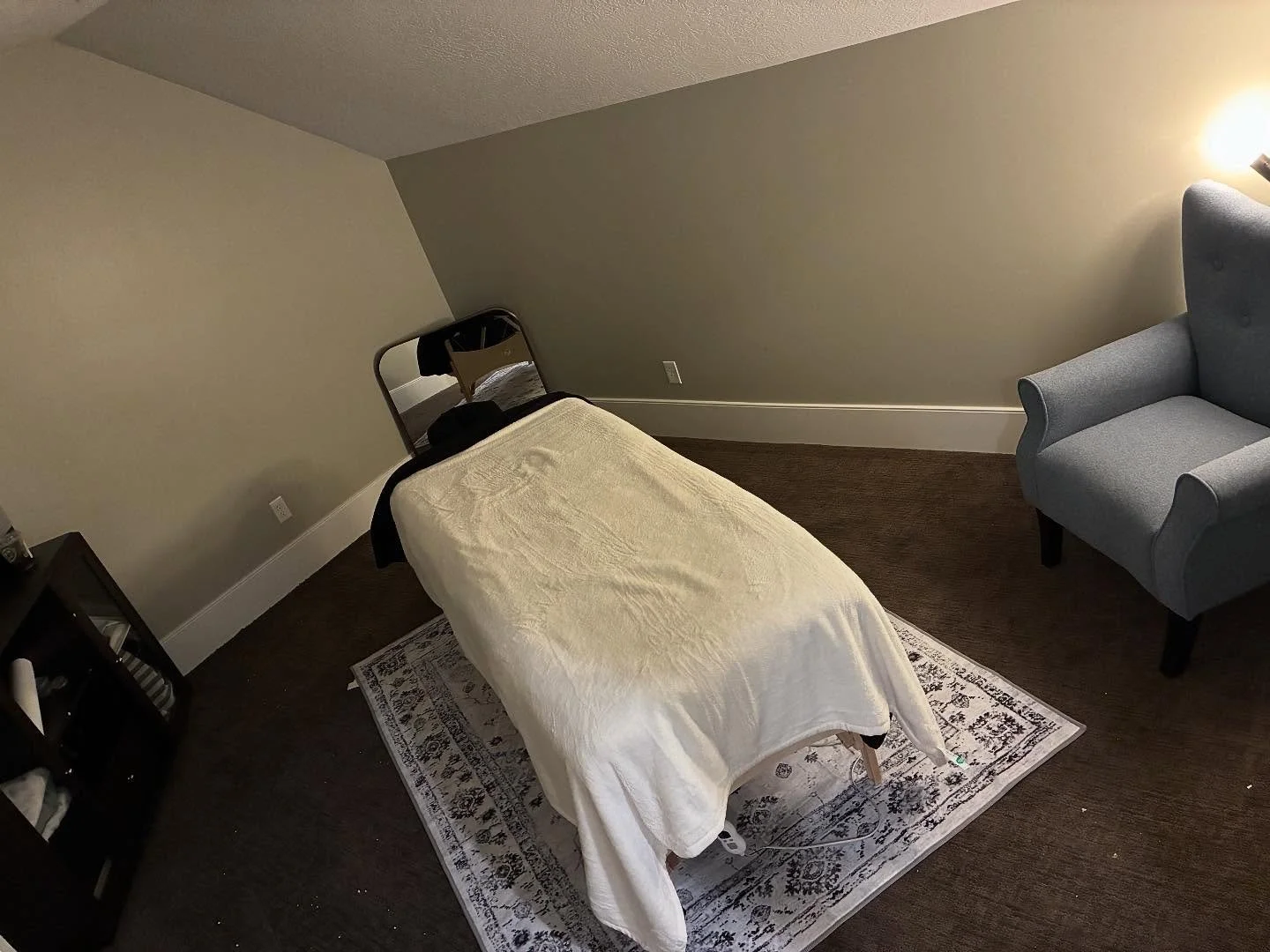 All set and taking clients. Located in the optical illusions building.
Fall Deal all of October through the end of November 60min for $60. Jump on it.
Book via online- link in bio 
Or call or text 801-549-8799