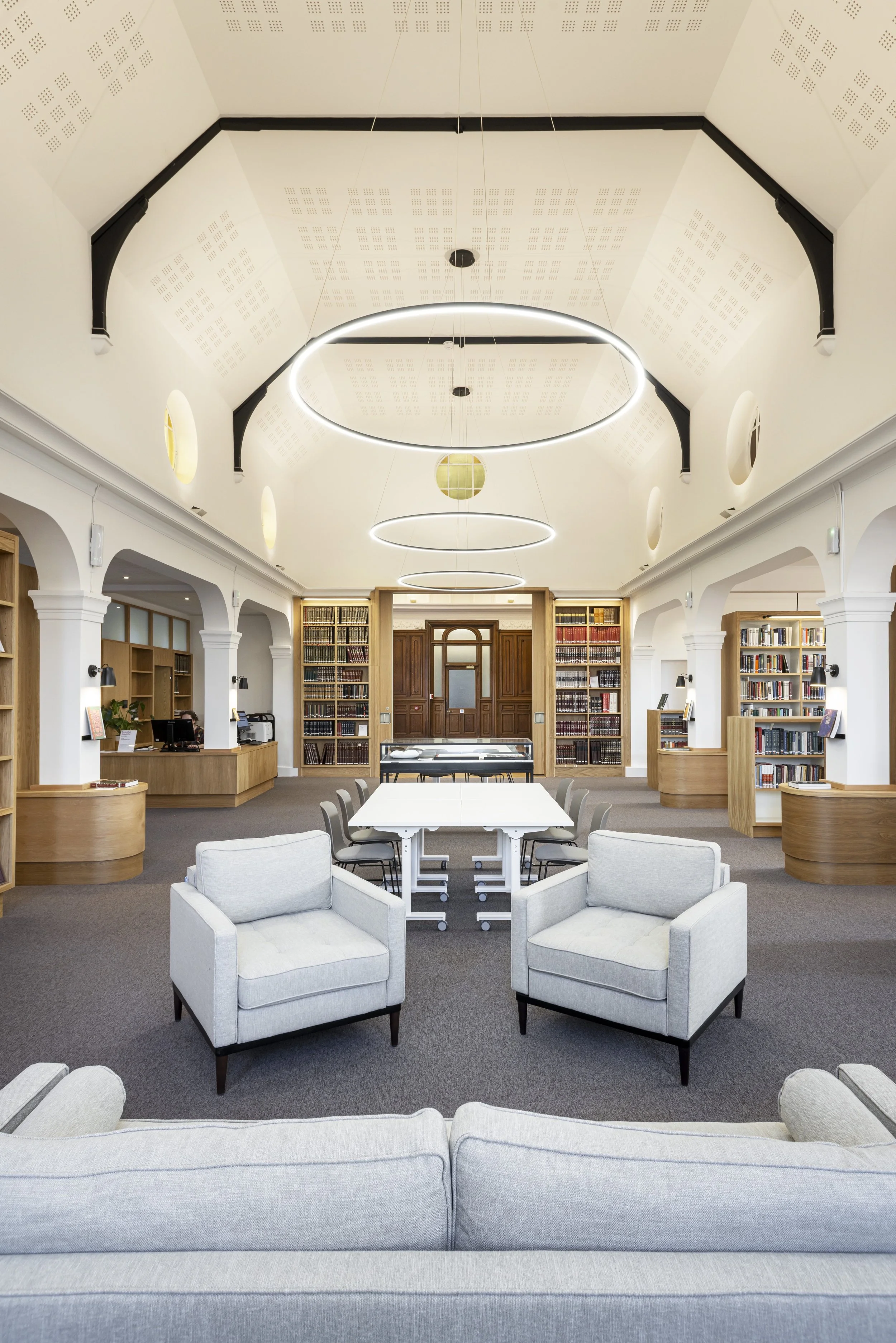 A NEW CHAPTER FOR A HISTORIC SPACE : LIBRARY AND COLLEGE READING ROOM IN NORTH LONDON
