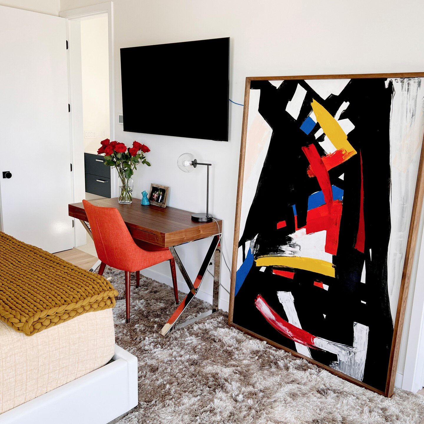 Stimulating and uplifting modern art in the bedroom.

Design by SYLVIA BEEZ for M.A.P. INTERIORS

#interiordesign #interiorinspo #modernart #boldandcolorful #bedroomdesign #workspace #homedecorideas
