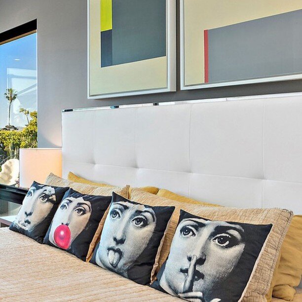 This space blends modern art pieces, midcentury furniture and Fornasetti to create a vibrant yet harmonious atmosphere.

Design by SYLVIA BEEZ for M.A.P. INTERIORS

#bedroomideas #midcenturymodern #fornasetti #interiorinspiration #art #moderndesign