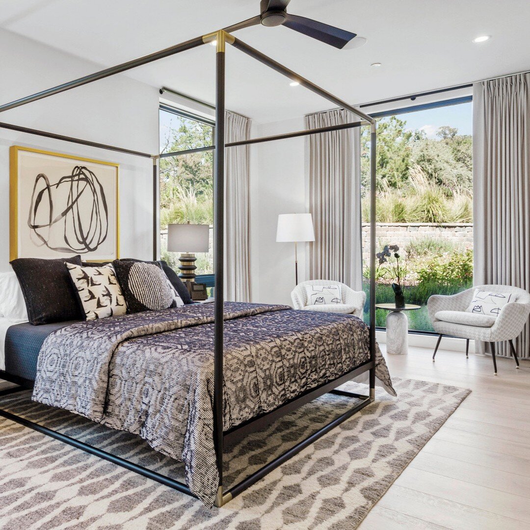 Welcome to the guest bedroom that will make you never leave! Enjoy the comfortable atmosphere here, perfect for a peaceful getaway.

Design by SYLVIA BEEZ for M.A.P. INTERIORS

#bedroomgetaway #bedroominspo #interiordesign #architecturaldesign #bedro
