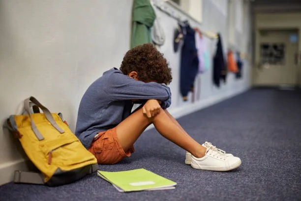 How Childhood Trauma Traps You in Learned Helplessness – And How to Break Free 