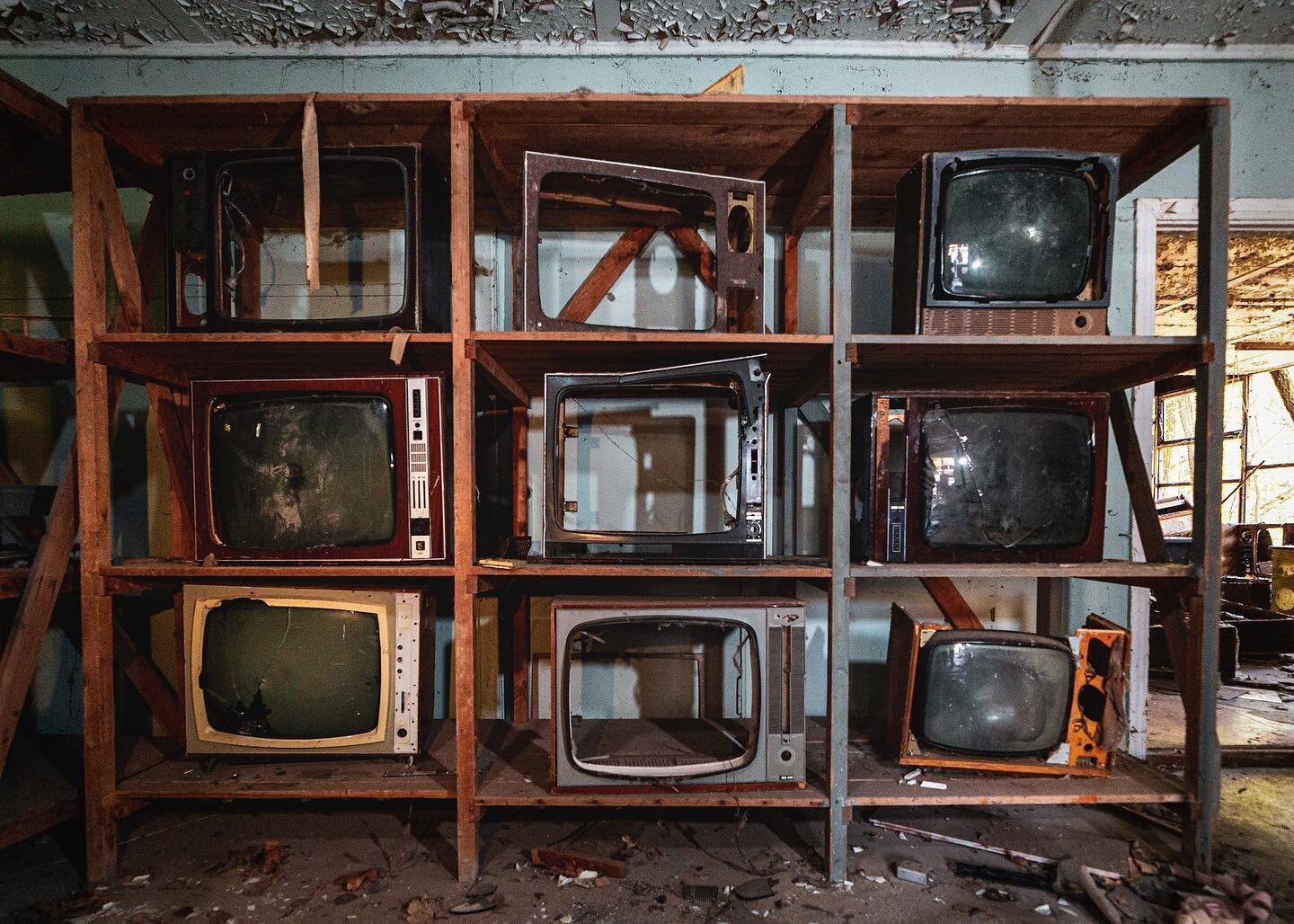 Some old TVs somewhere in Pripyat.

#tvs #tv #chernobyl #pripyat #chernobylexclusionzone #abandoned #abandonedplaces #urbex #urbexphotography #urbexpeople #chornobyl #abadoned #stocktella #stockphotography #stockphotos