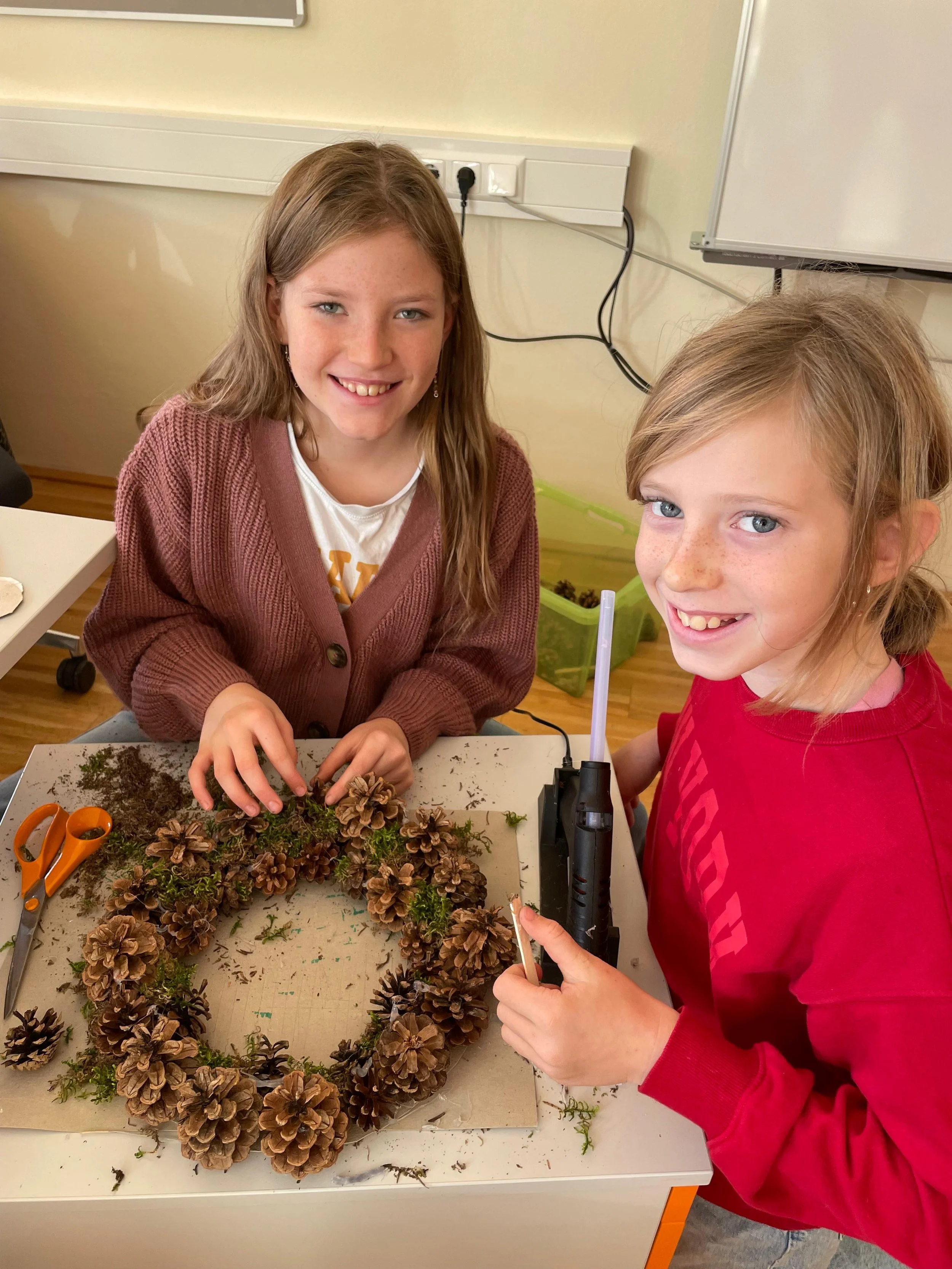 Adventmarktvorbereitungen 3. und 4. Klassen