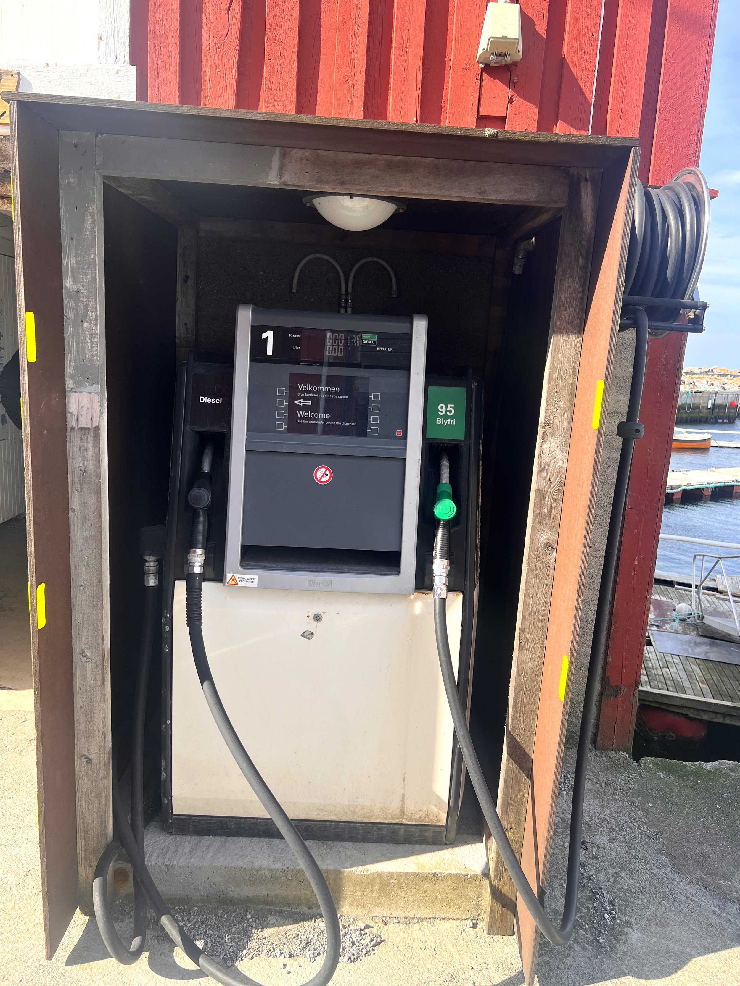 Tankstelle Nähe Bootssteg.JPG
