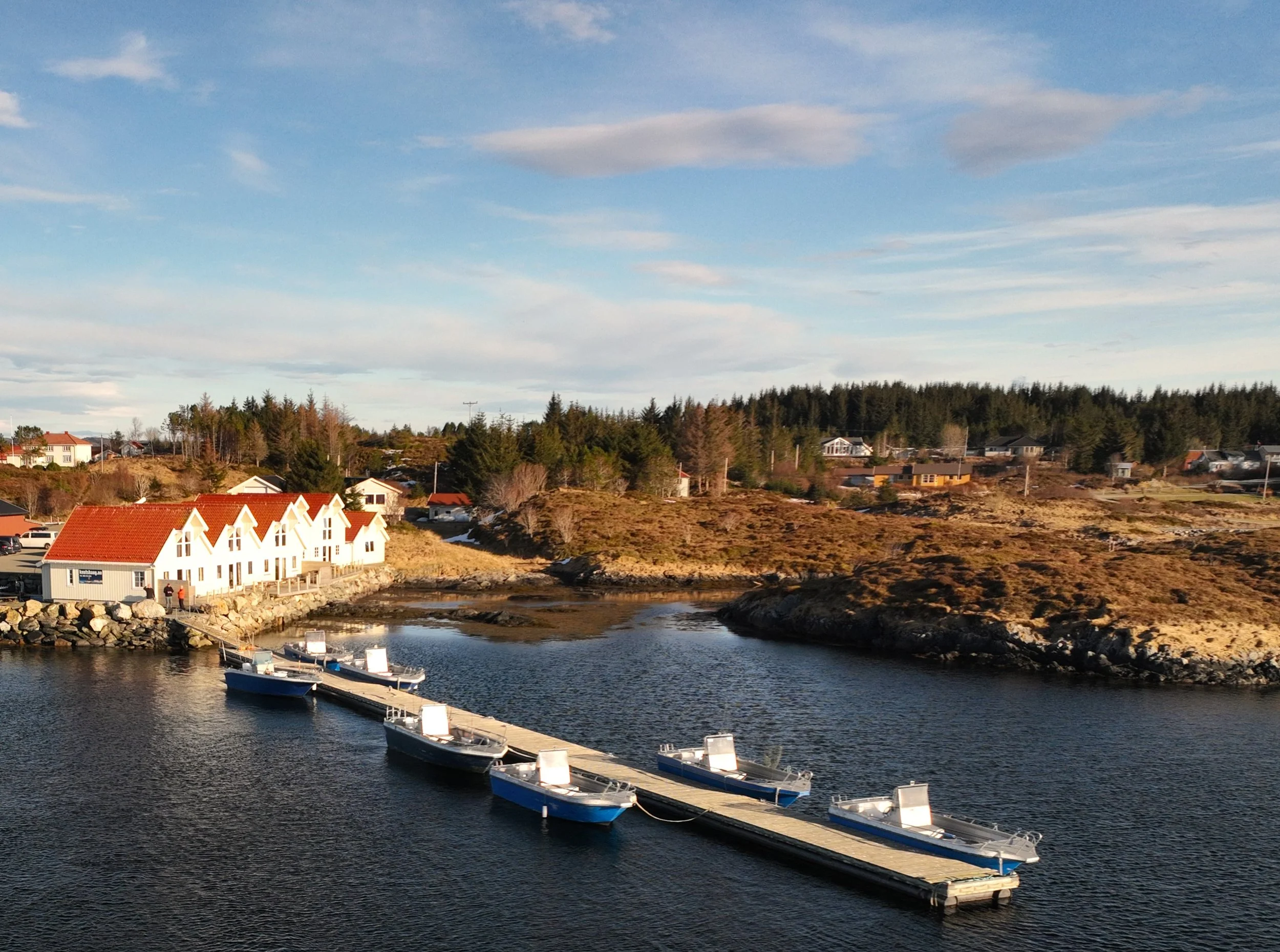 weiße Häuser herangezoomt.JPG