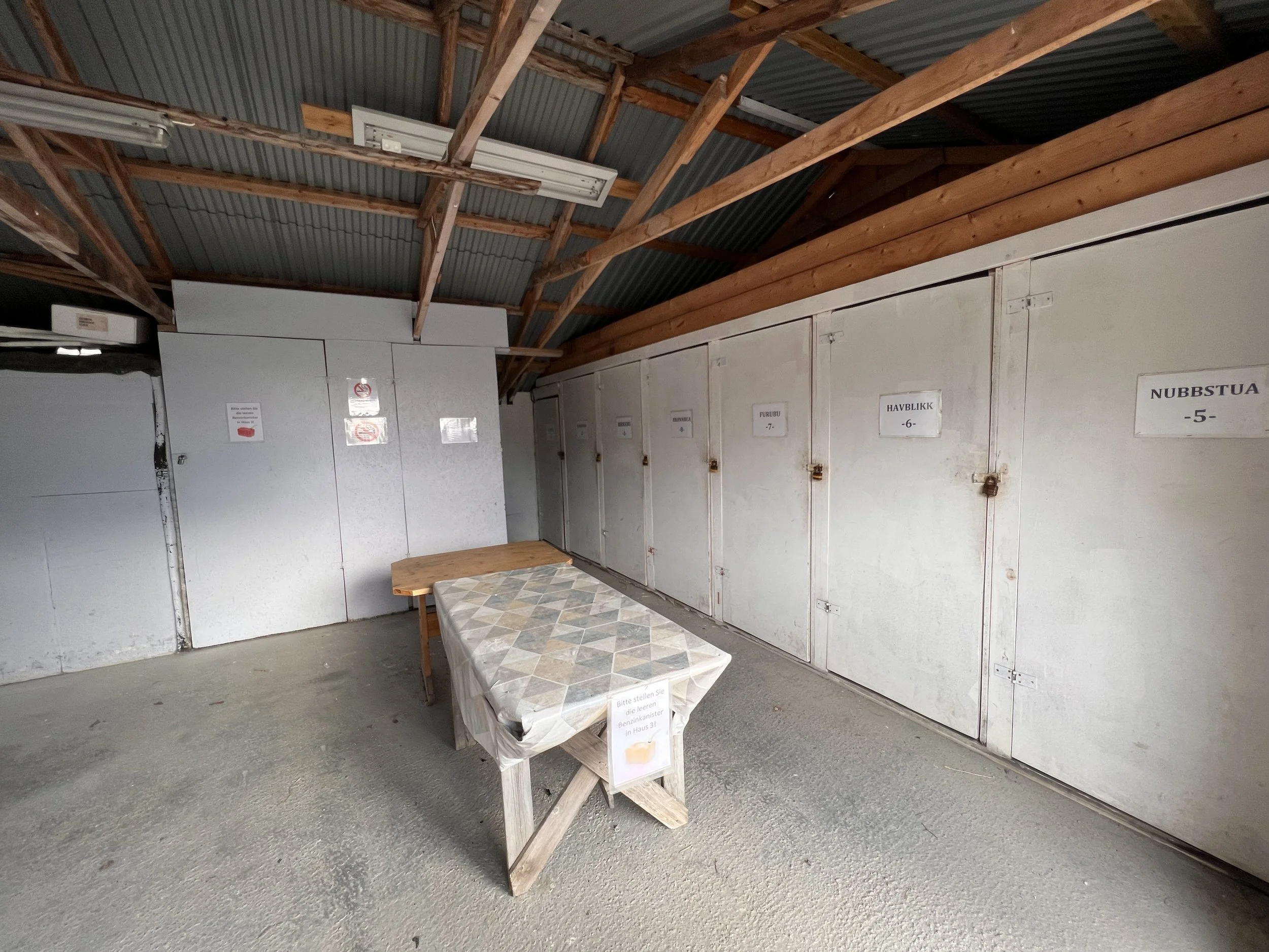 Lager für Benzinkanister.JPG