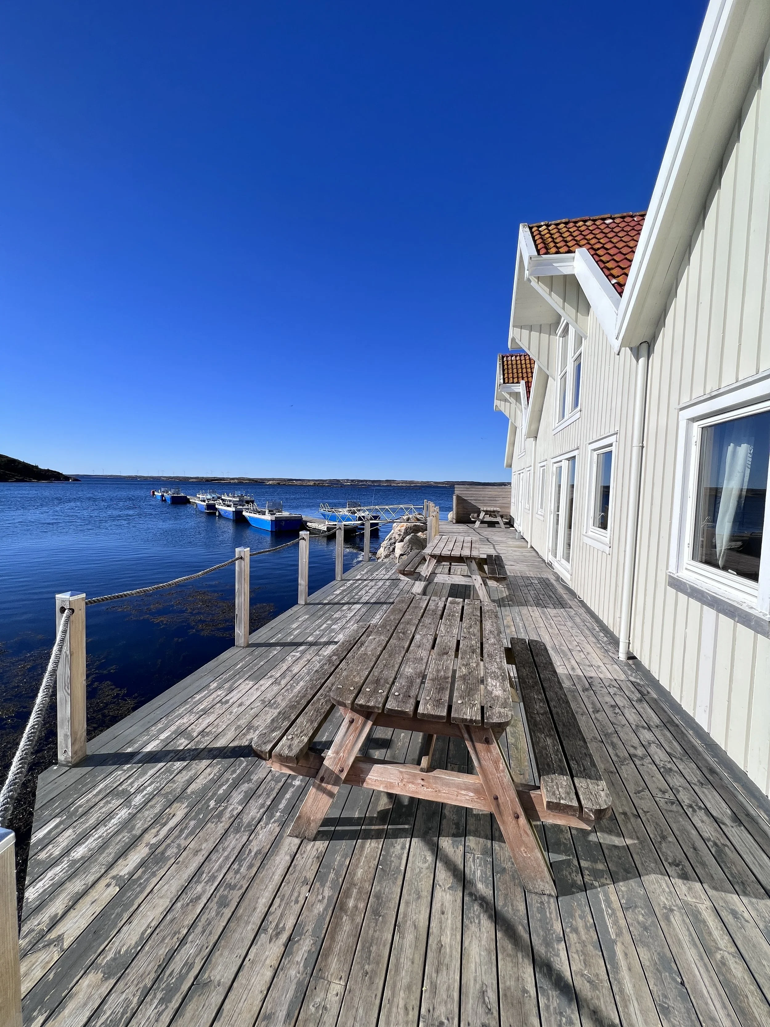 Blick von Terasse auf Bootssteg.JPG