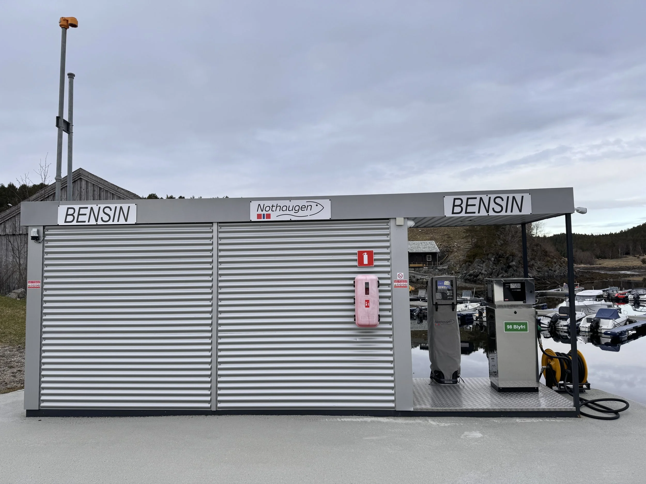 Tankstelle mit allen Karten verwendbar.JPG