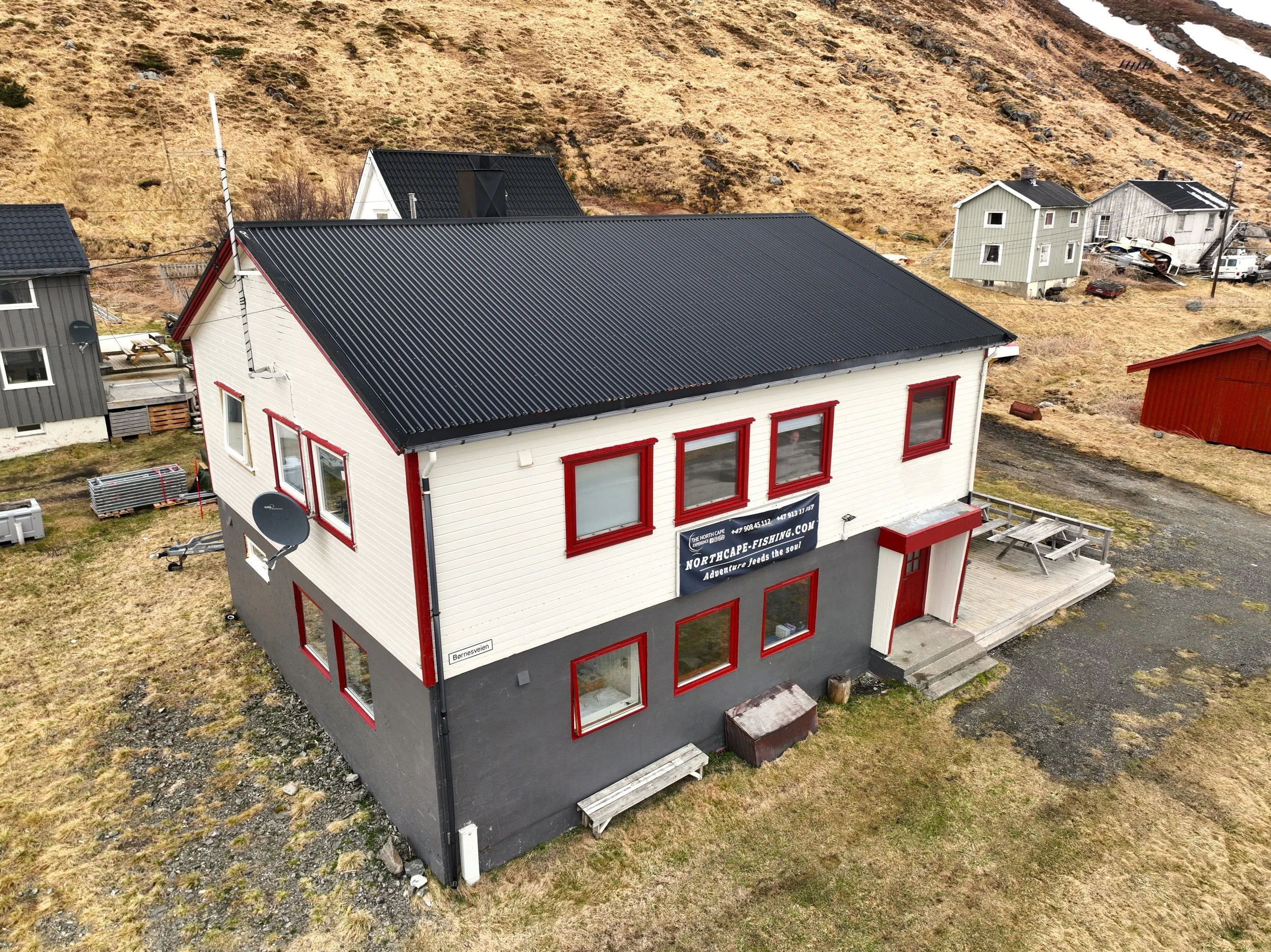 Northcape Experience Frontansicht Nahaufnahme.JPG