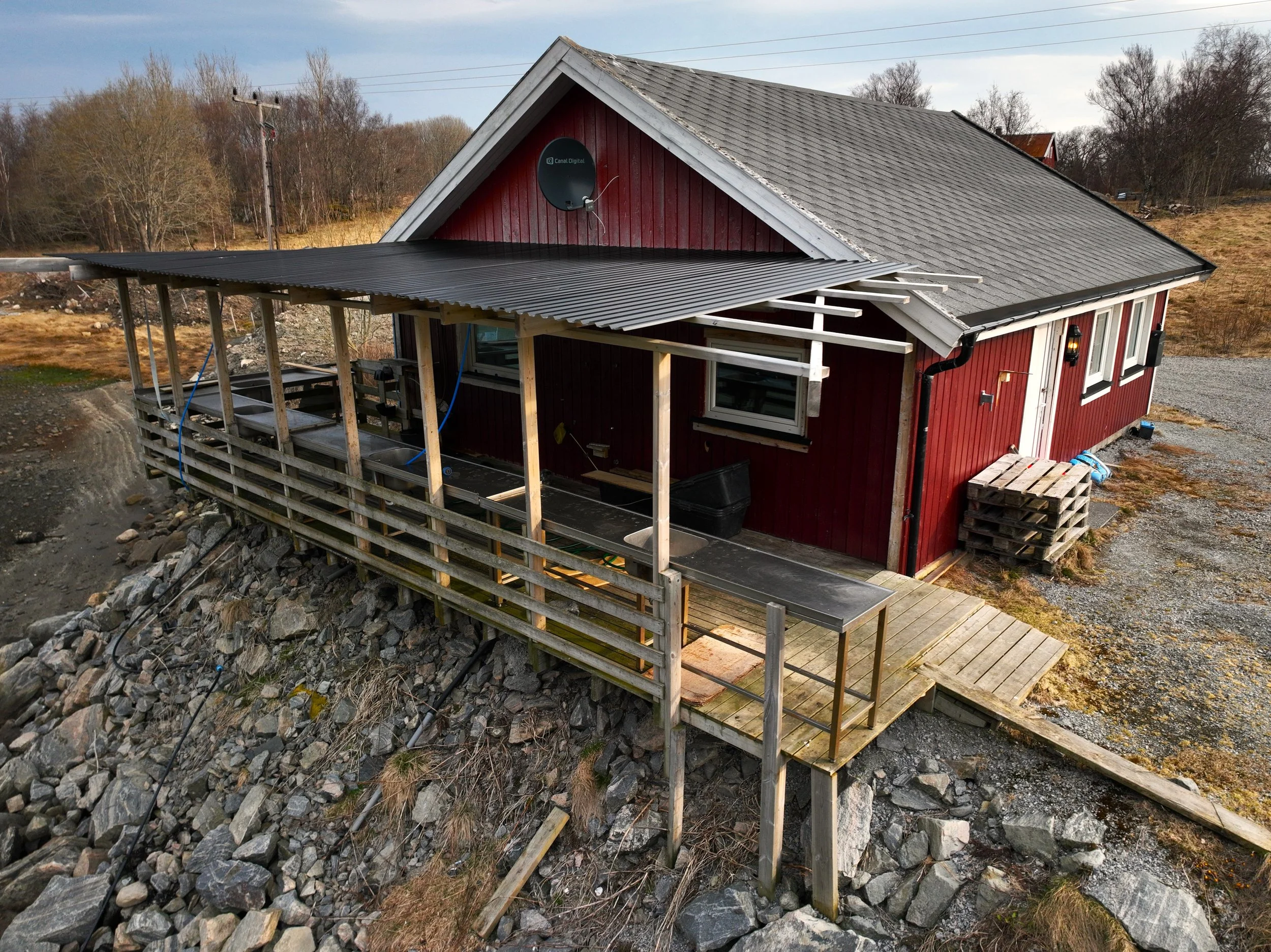 Filetierhaus Frontaufnahme.JPG