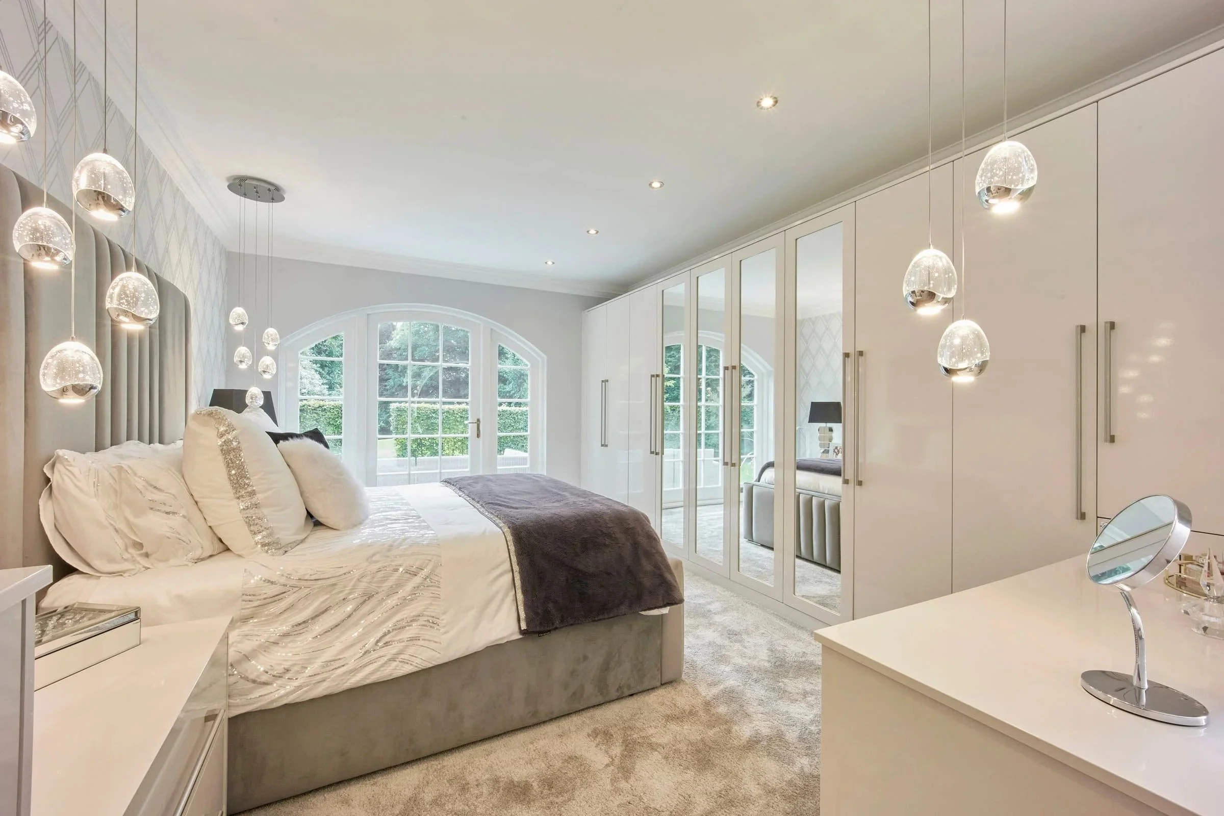 Walk-In Wardrobes vs Fitted Wardrobes: Which Is Right for Your Bedroom?