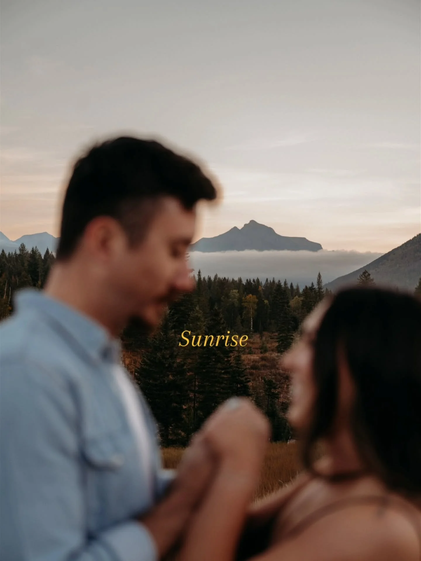 A chilly fall sunrise photo sesh... but these two kept eachother warm 🥰
.
.
.
#glaciernationalpark #glaciernationalparkelopementphotographer #montanacouples #couplesphotography #sunrisephotography #adventurephotographer