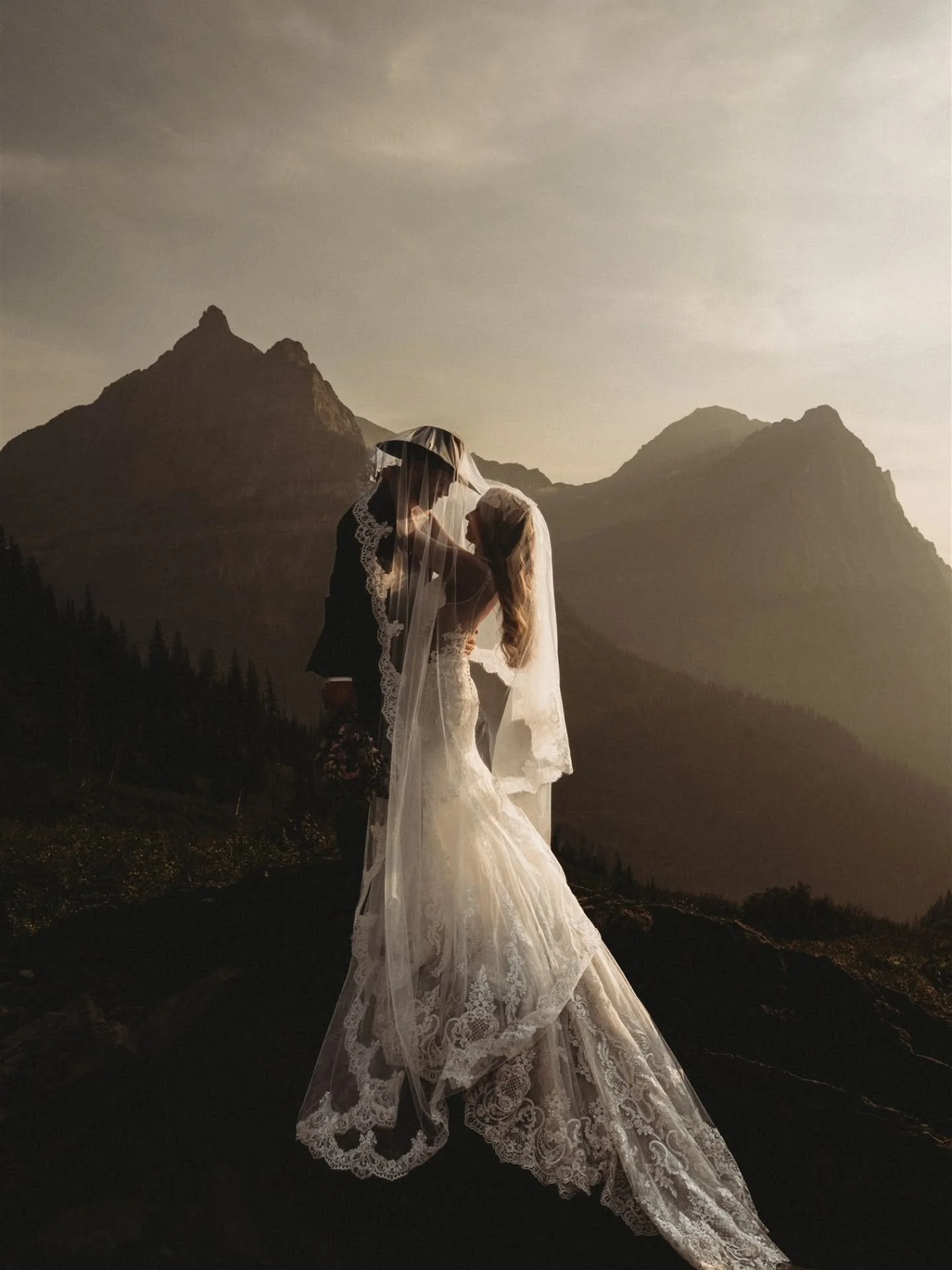 The next time someone tells me they are concerned about the smoke during fire season, I will send them these shots! Some favs from this summer and I am so grateful for the opportunity to make these visions a reality. 

Time to hibernate 😌

#glaciern