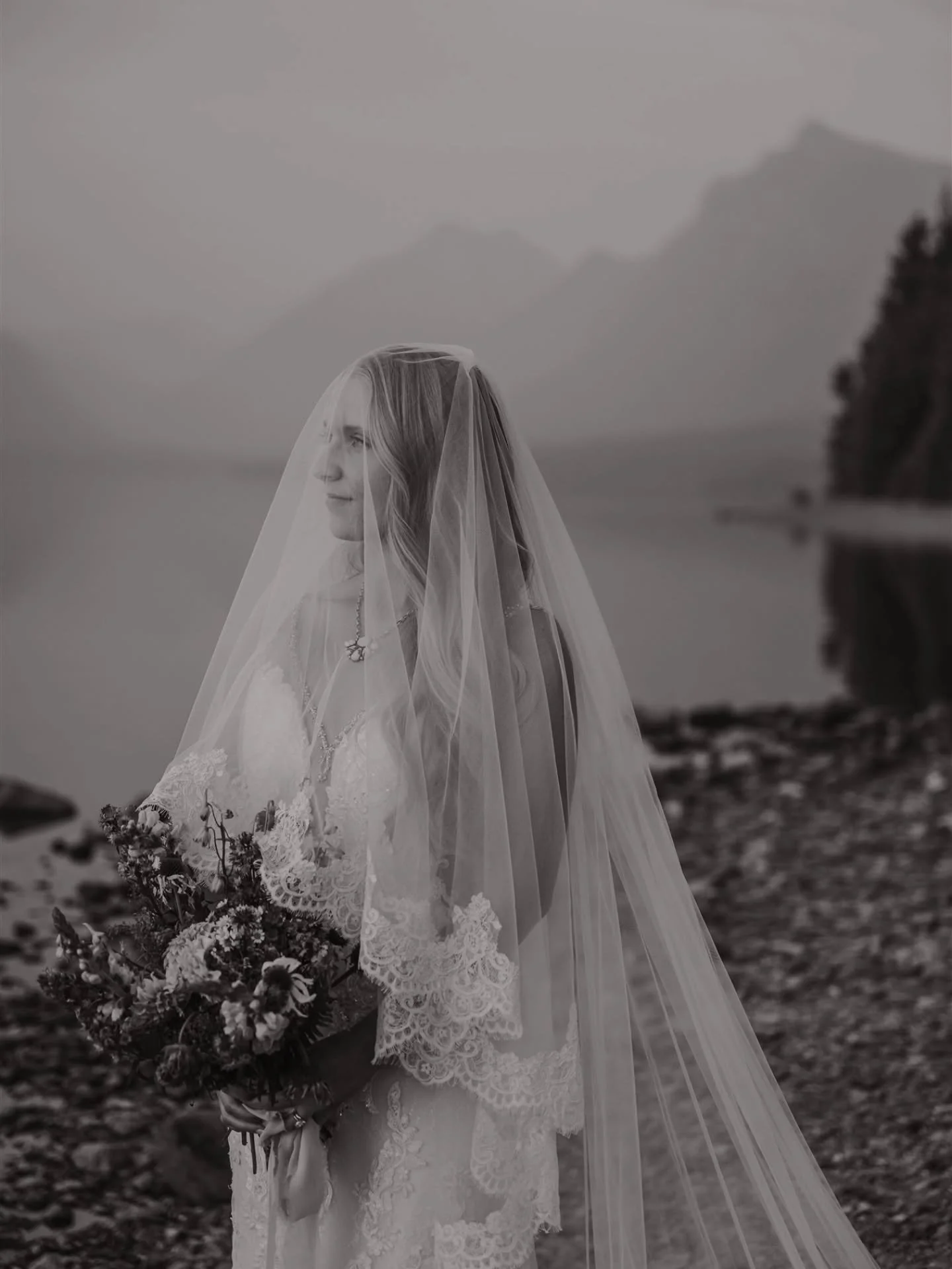 The first 10 minutes after the sun dips behind the mountains? Priceless. 

All lighting is fun. But that glow?!? 

#glaciernationalparkelopementphotographer #montanaelopementphotographer #glaciernationalparkweddingphotographer #adventureweddings #adv