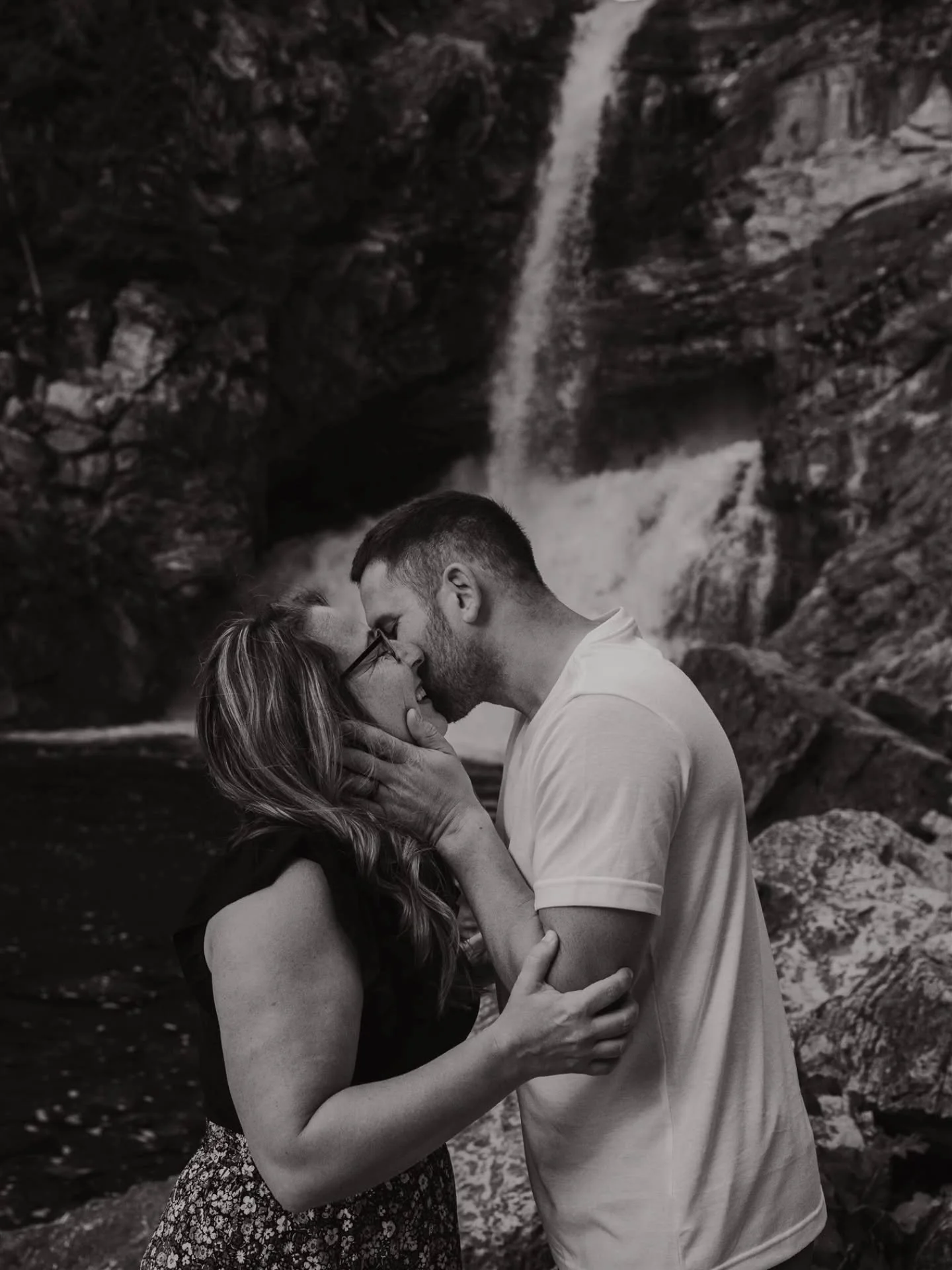 I have so many families and couples that have trusted me to take them places that they have never been in areas they aren't familiar with. Thank you to everyone who trusted me this year, it fills my cup to be a guiding light 😍 

#glaciernationalpark