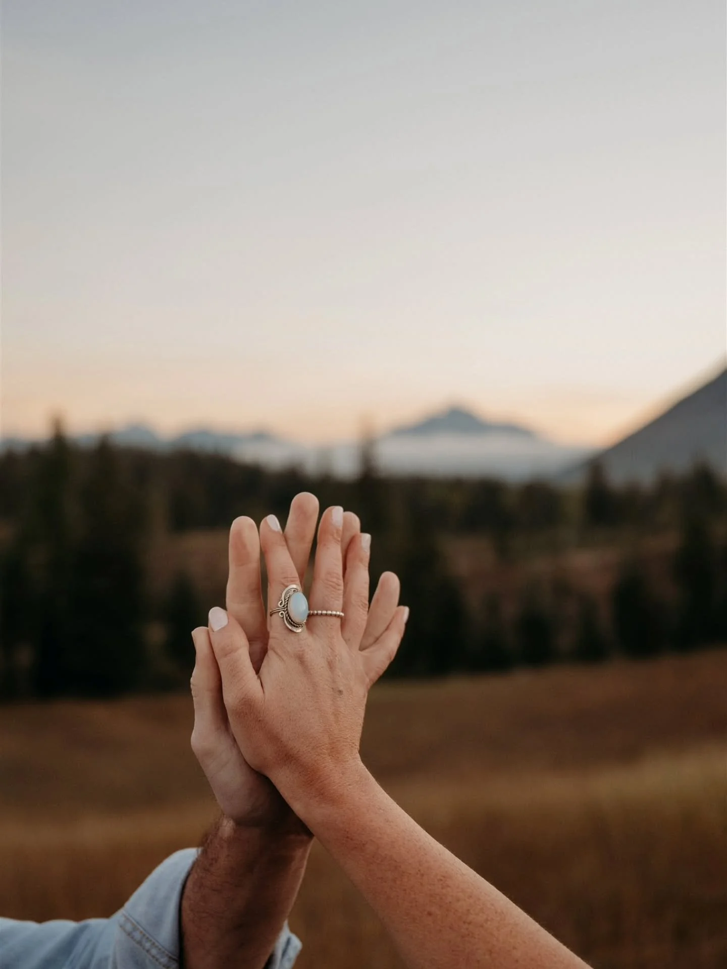 Jeanna and Luke 🏔✨️🫶🏻🙏

#glaciernationalparkelopementphotographer #glaciernationalpark #montanacouplesphotographer #montanaphotographer #adventureelopementphotographer