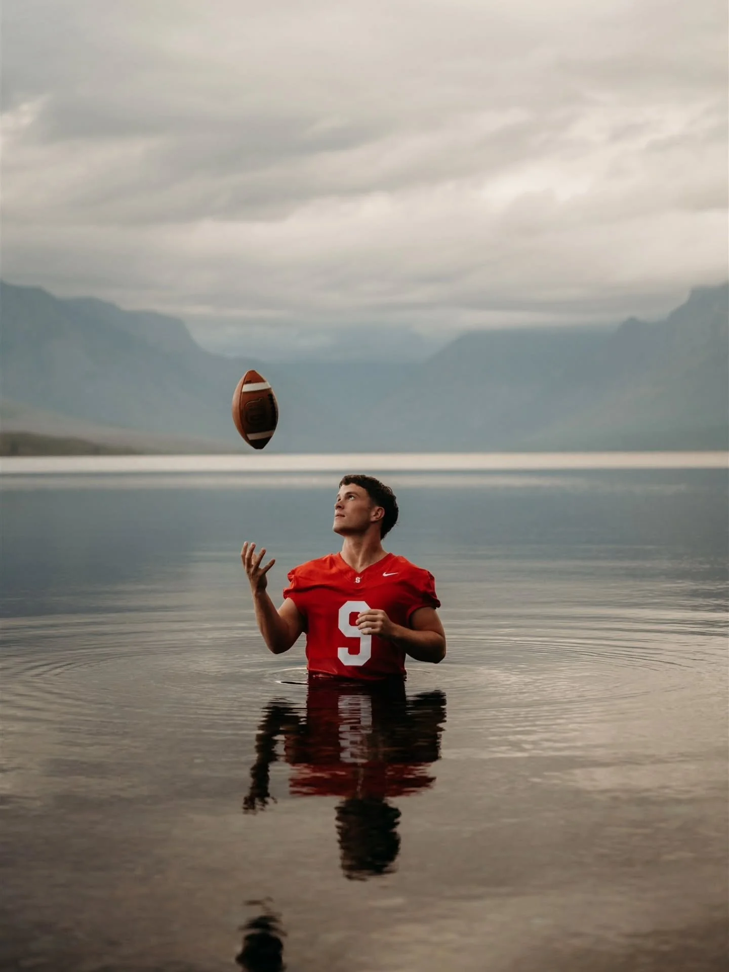 Brodie's senior pics included getting up and getting in the lake at 7am 🤪🤣 

I'm actually pretty obsessed with the cloud cover this morning, it was perfect for the vibe we were going for 

#glaciernationalparkseniorphotographer #montanaseniorphotog