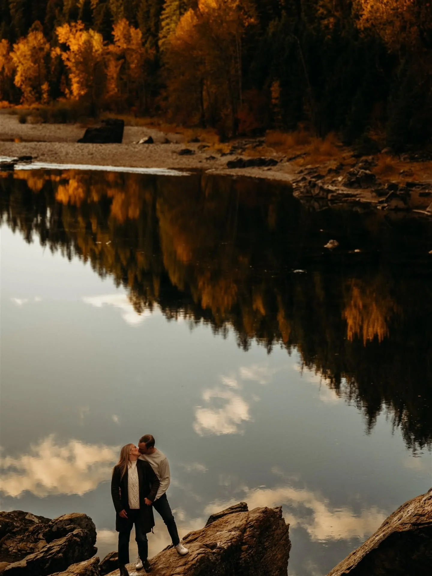 Fall in Montana 🥰🥲 This sunset was perfection. The clouds on the reflection of the river?! The colors?! The love?!?!?!

I love what I do 🍂🍁

Love, 
Your favorite Glacier National Park Proposal and engagement Photographer

#glaciernationalparkselo