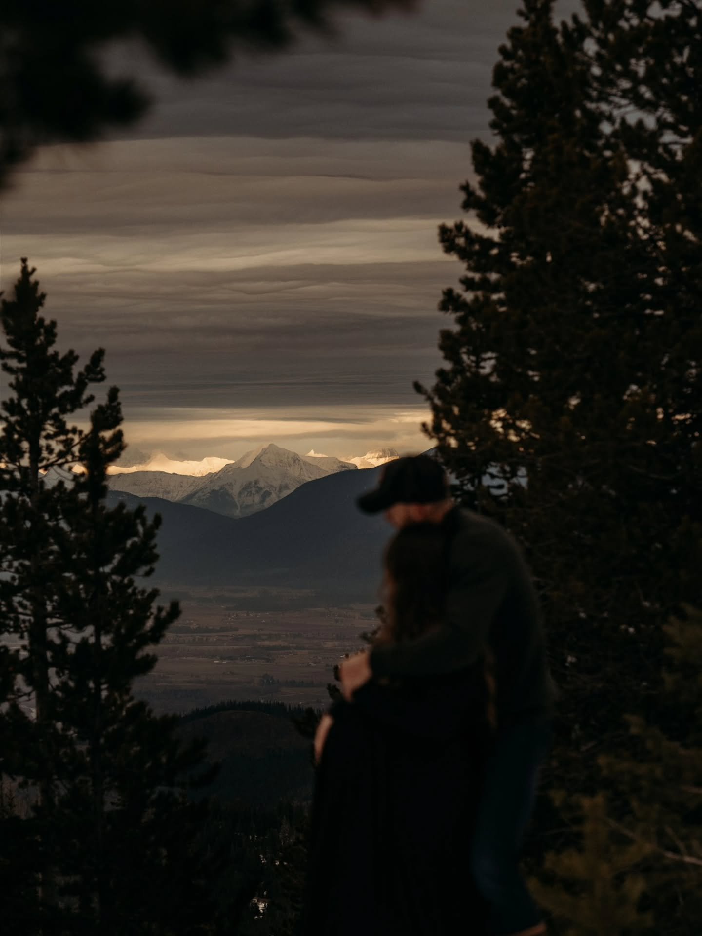 About half of my clients vote no on getting in the water or going outside when it's snowing. Breann voted yes on needing snow boots, which gave us the ability to see this view 😀 
Is it worth it to get wet and cold during photo sessions?