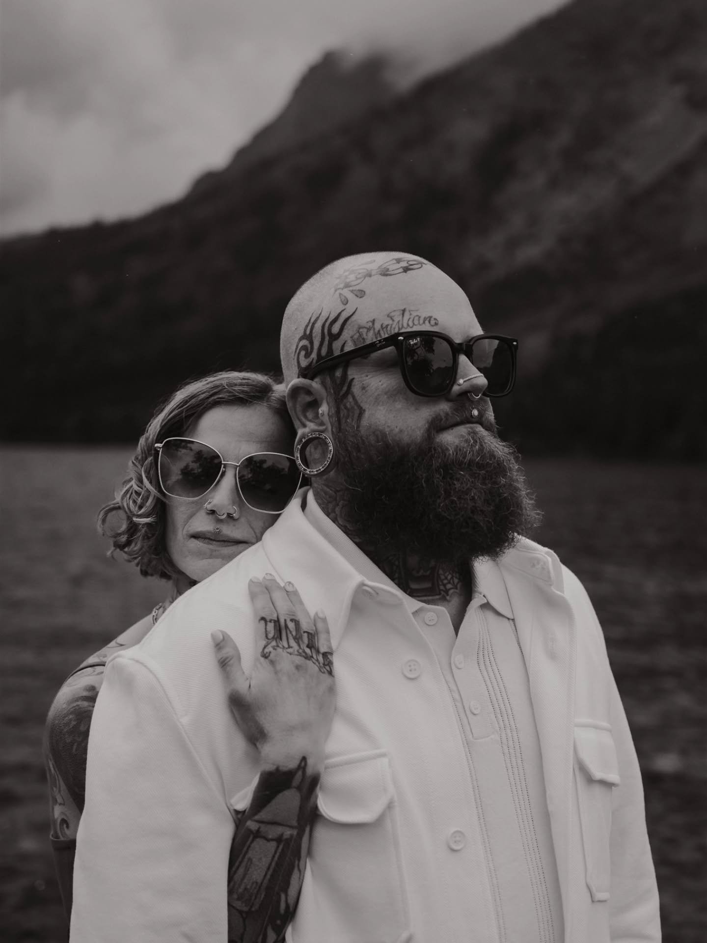 Mountains, waterfalls, and love. 🌄

@shepackedcuriosity and @the_flame_spitta joined me in East Glacier to begin their session at Two Med and the vibes were perf 👌🏻 

Love, 
Your fave Glacier National Park Couples Photographer

#glaciernationalpar
